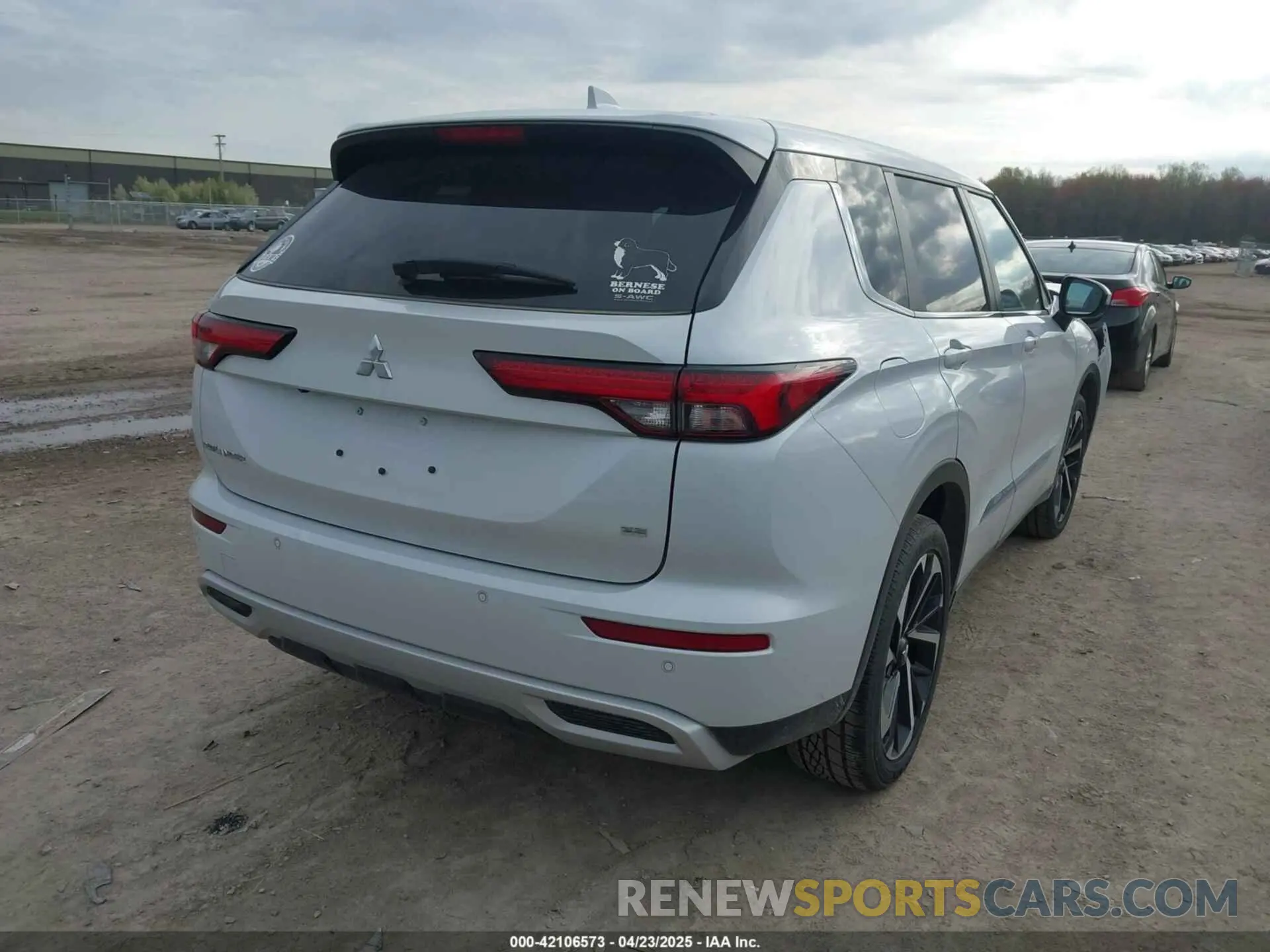 4 Photograph of a damaged car JA4J4UA85NZ036591 MITSUBISHI OUTLANDER 2022