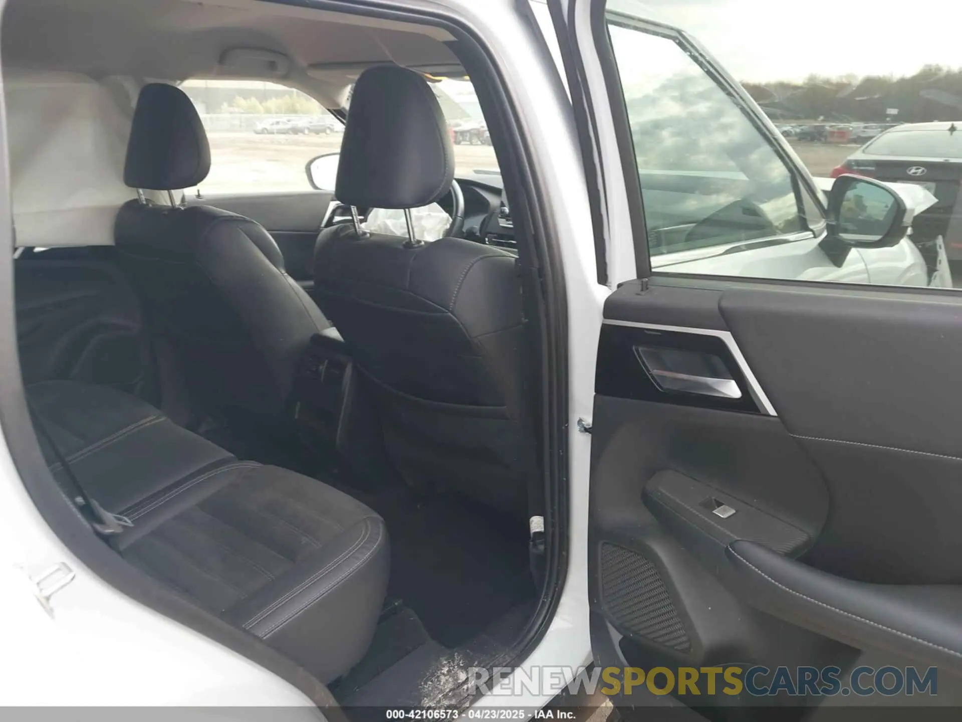 8 Photograph of a damaged car JA4J4UA85NZ036591 MITSUBISHI OUTLANDER 2022