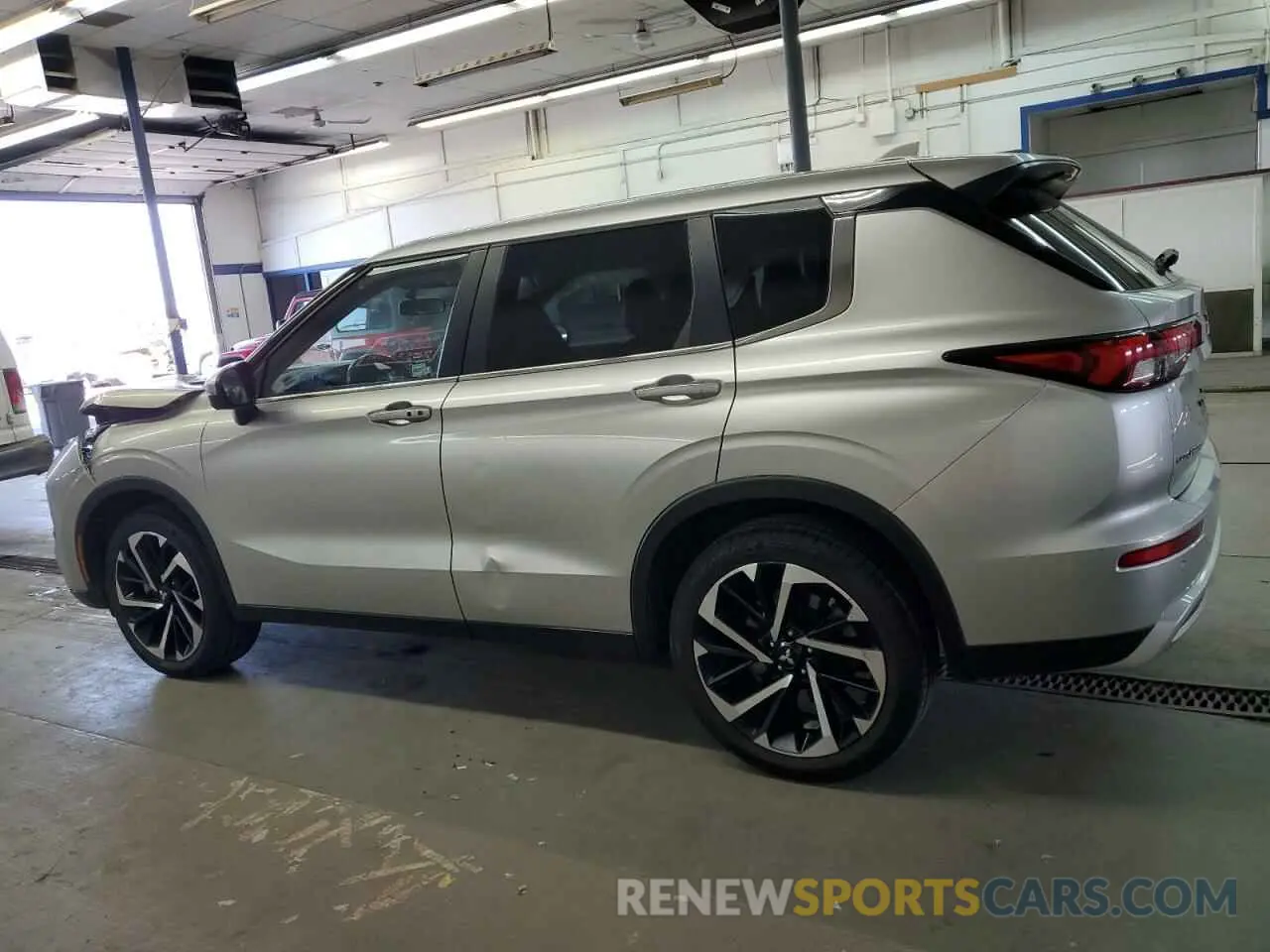 2 Photograph of a damaged car JA4J4UA88NZ055667 MITSUBISHI OUTLANDER 2022