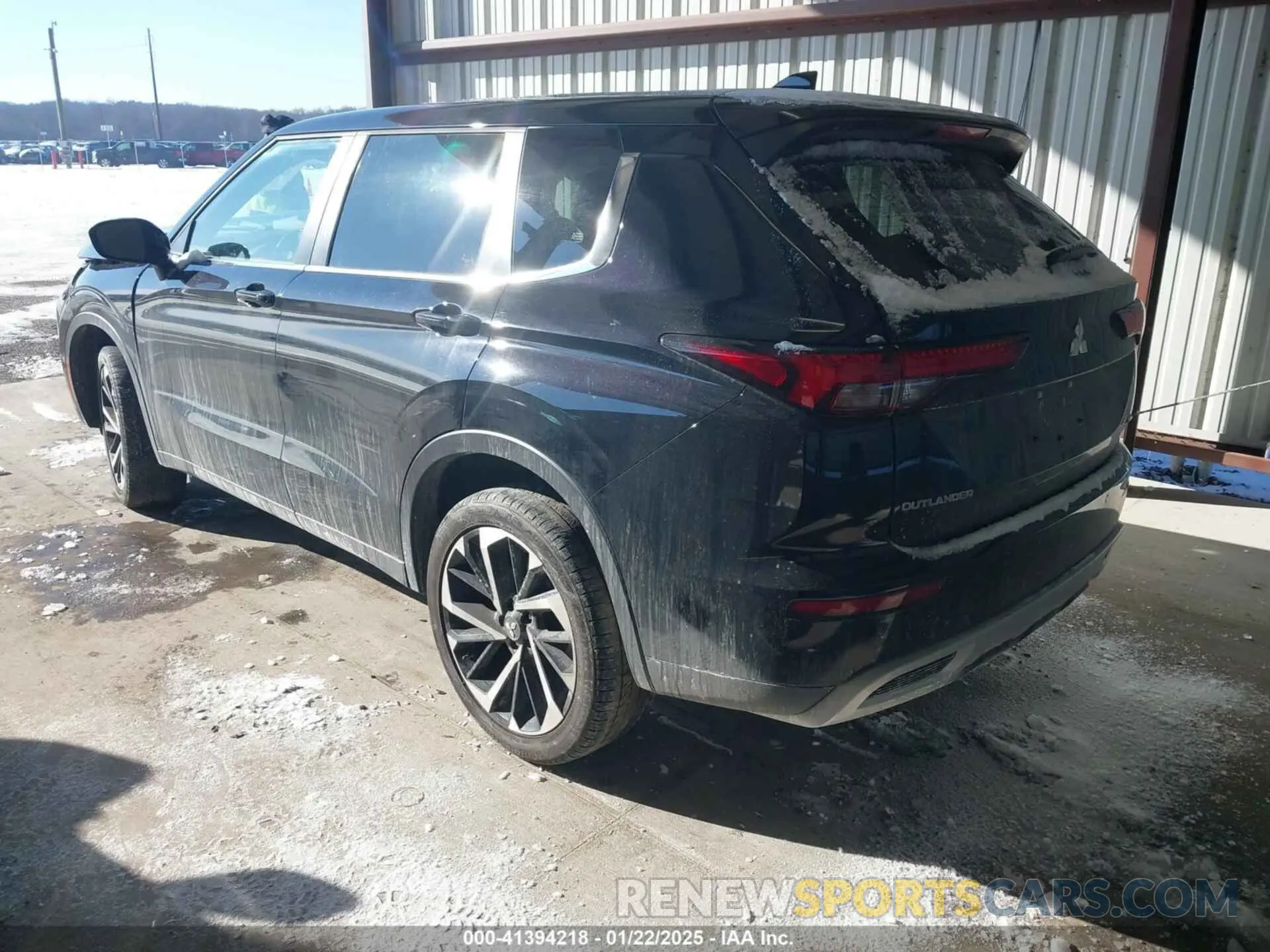 3 Photograph of a damaged car JA4J4UA88NZ067382 MITSUBISHI OUTLANDER 2022