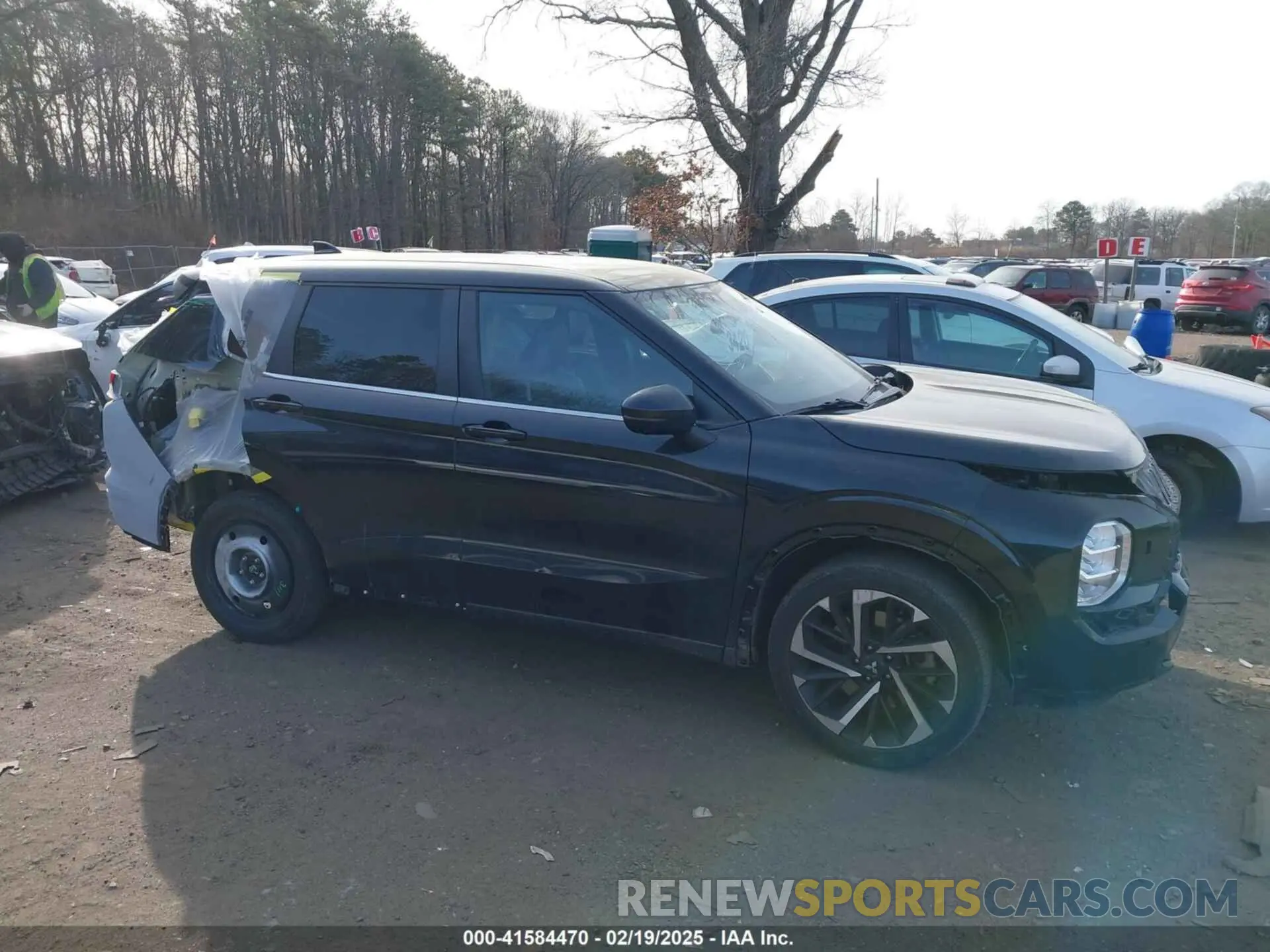 13 Photograph of a damaged car JA4J4UA8XNZ009760 MITSUBISHI OUTLANDER 2022