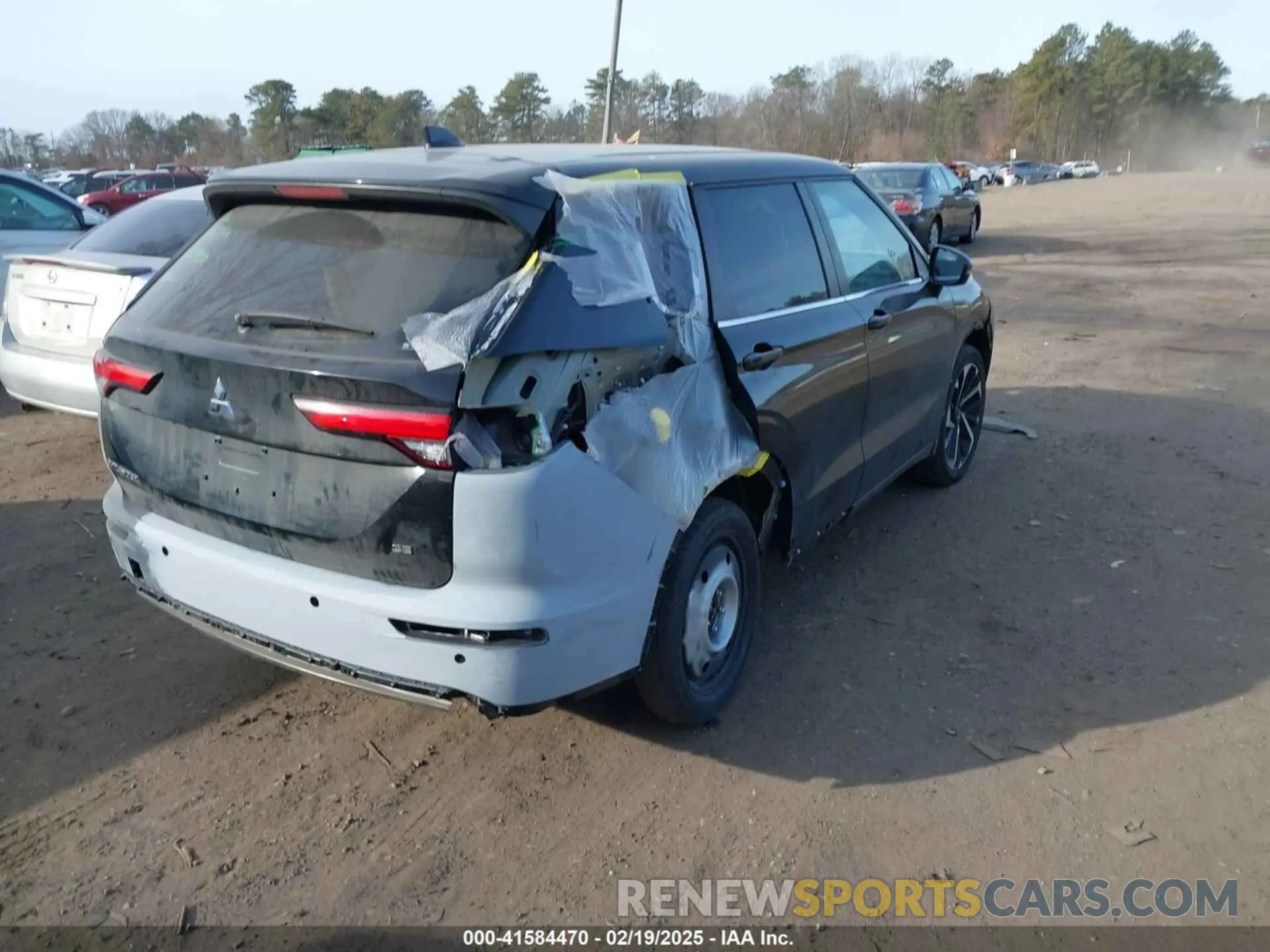 4 Photograph of a damaged car JA4J4UA8XNZ009760 MITSUBISHI OUTLANDER 2022