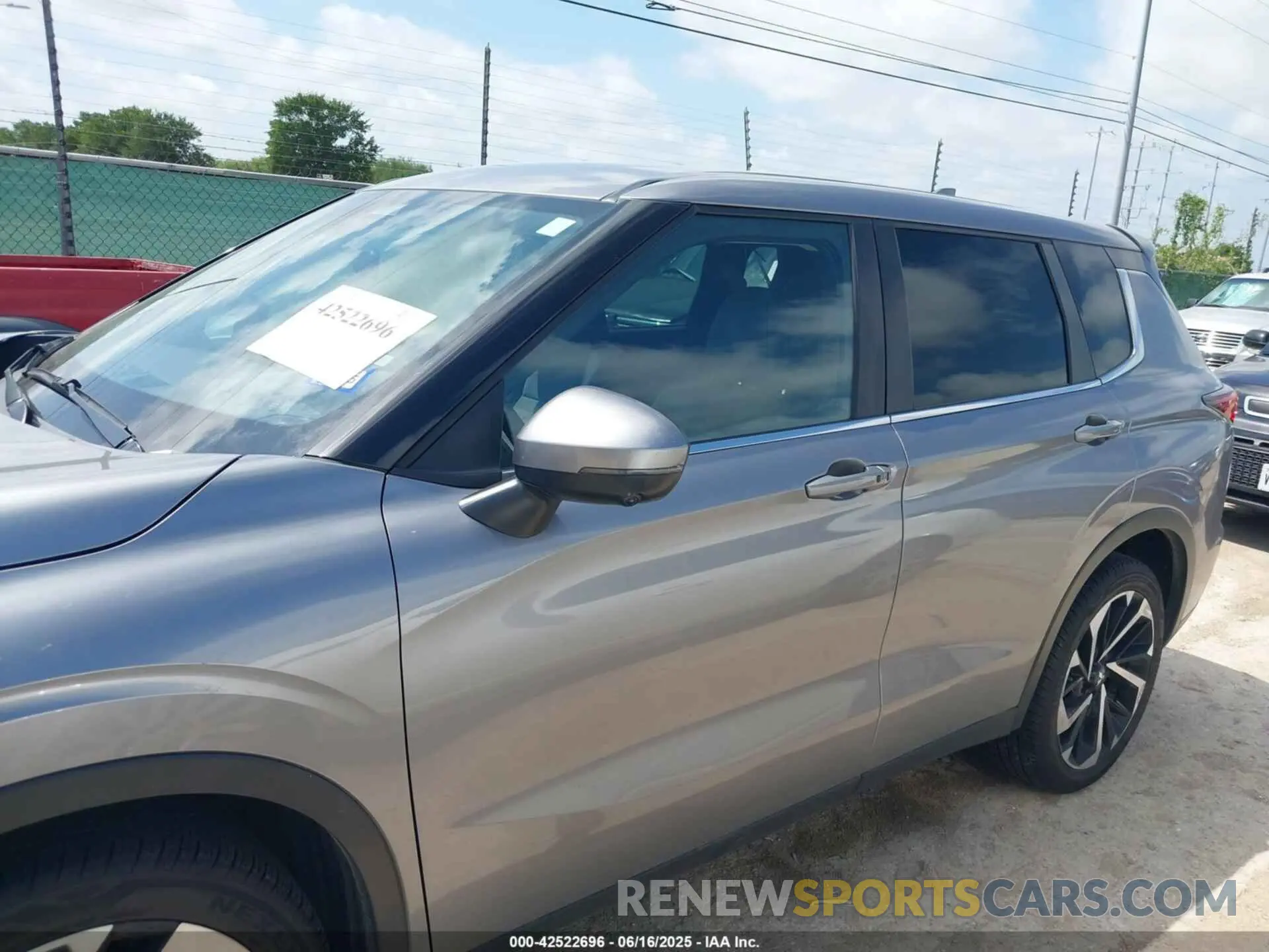 13 Photograph of a damaged car JA4J4UA8XNZ048493 MITSUBISHI OUTLANDER 2022