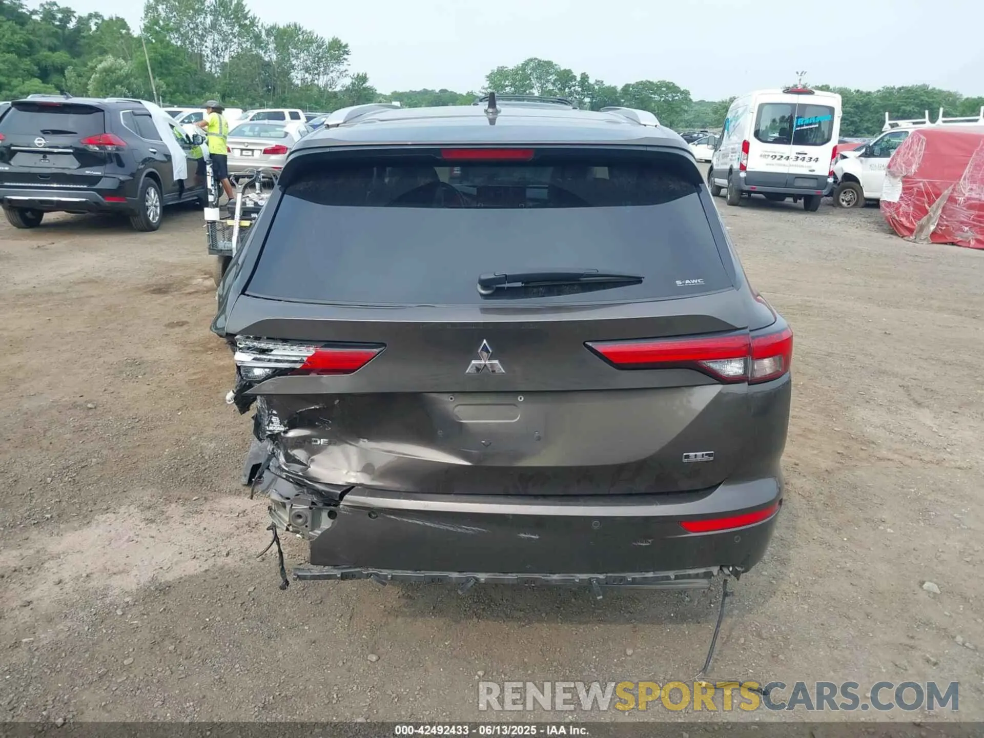 16 Photograph of a damaged car JA4J4VA82NZ060174 MITSUBISHI OUTLANDER 2022