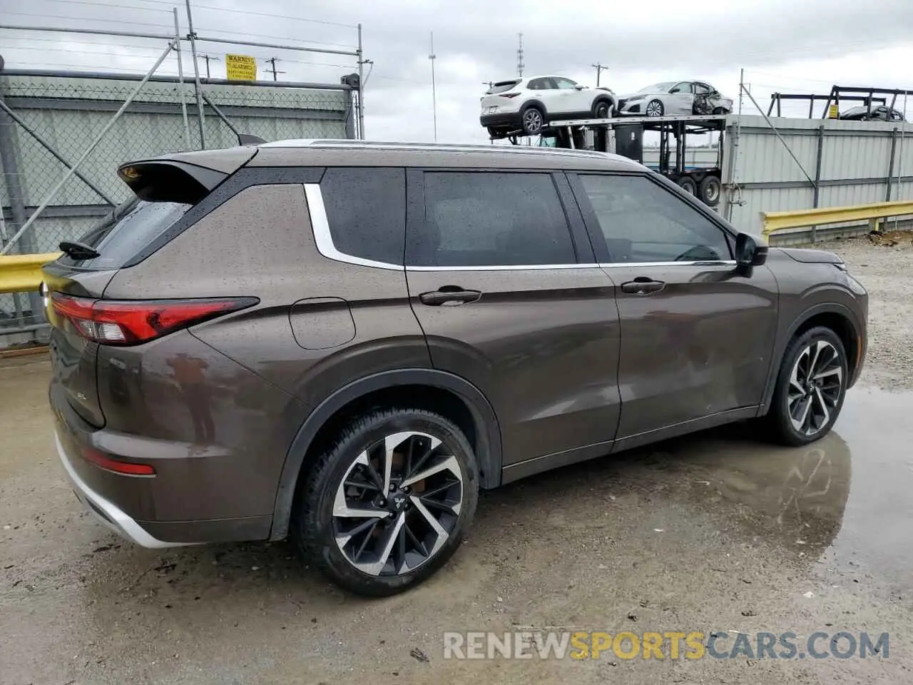 3 Фотография поврежденного автомобиля JA4J4VA83NZ085715 MITSUBISHI OUTLANDER 2022