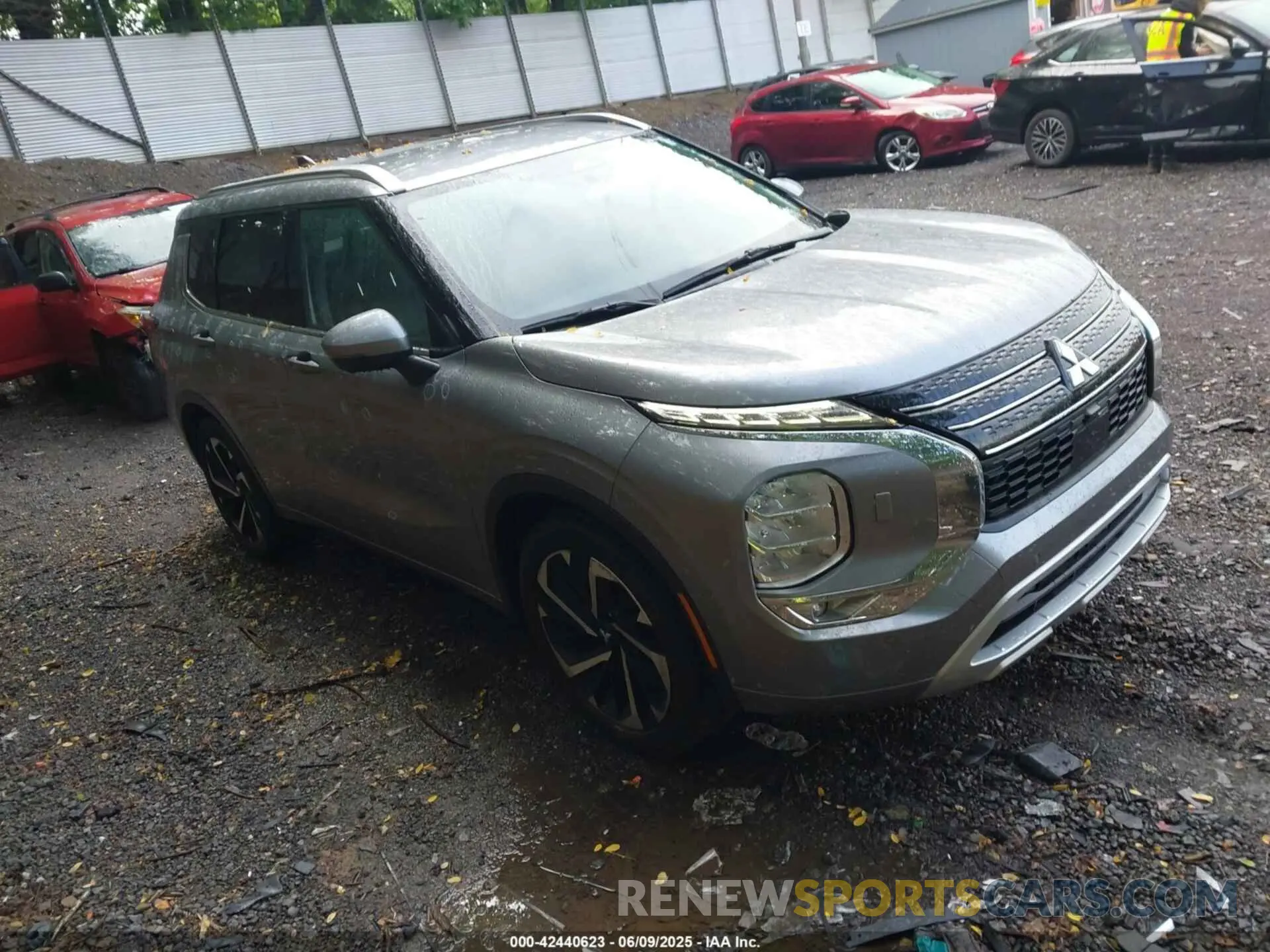 1 Photograph of a damaged car JA4J4VA84NZ061469 MITSUBISHI OUTLANDER 2022