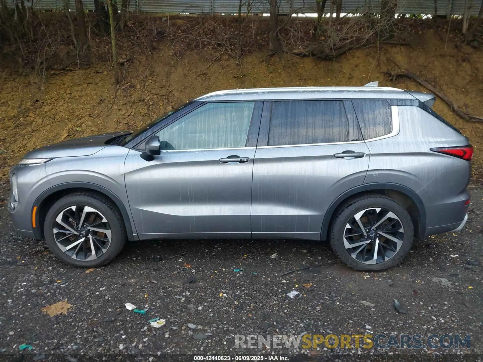 14 Photograph of a damaged car JA4J4VA84NZ061469 MITSUBISHI OUTLANDER 2022
