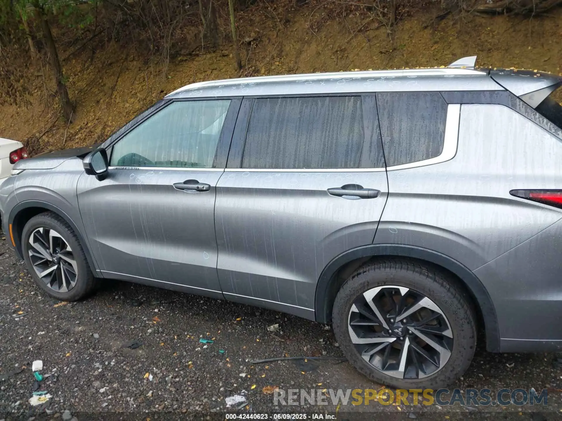 6 Photograph of a damaged car JA4J4VA84NZ061469 MITSUBISHI OUTLANDER 2022