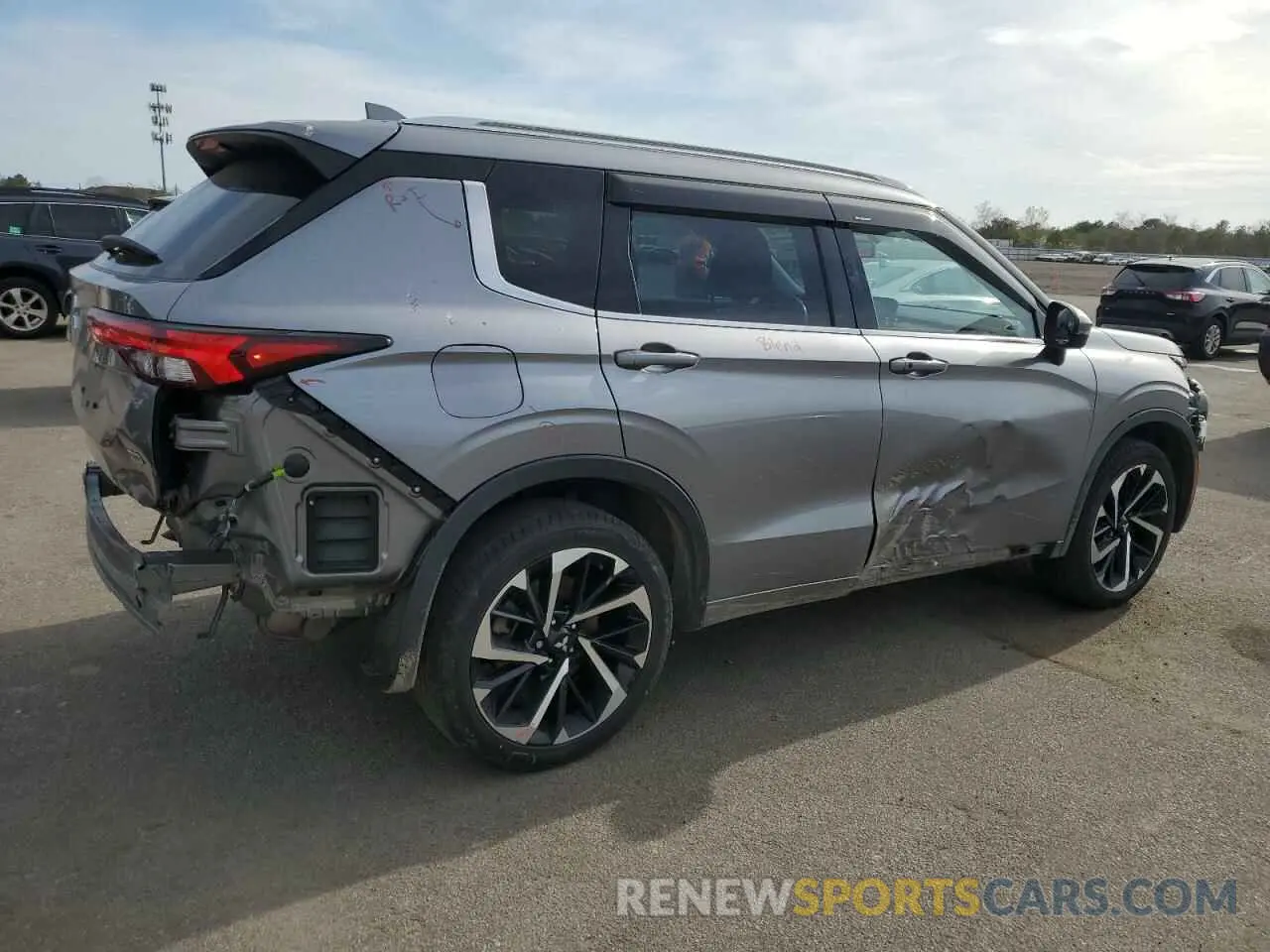 3 Photograph of a damaged car JA4J4VA85NZ073758 MITSUBISHI OUTLANDER 2022