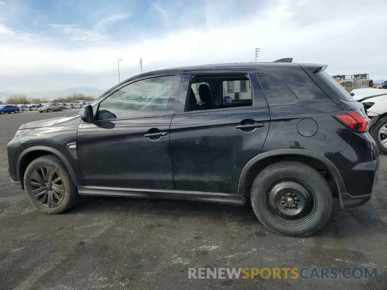 2 Фотография поврежденного автомобиля JA4ARUAU5PU003850 MITSUBISHI OUTLANDER 2023