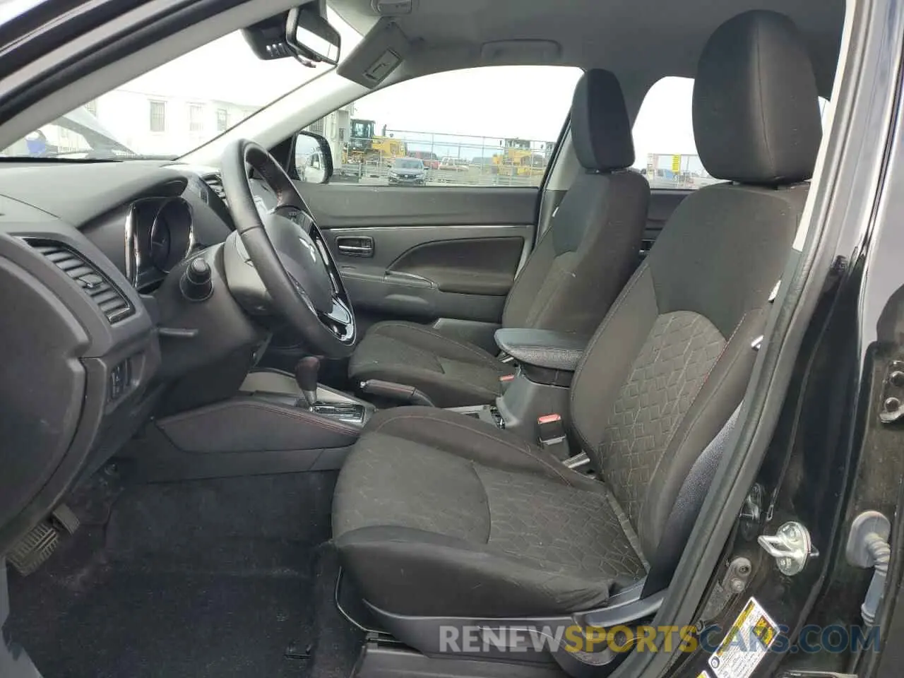 7 Фотография поврежденного автомобиля JA4ARUAU5PU003850 MITSUBISHI OUTLANDER 2023