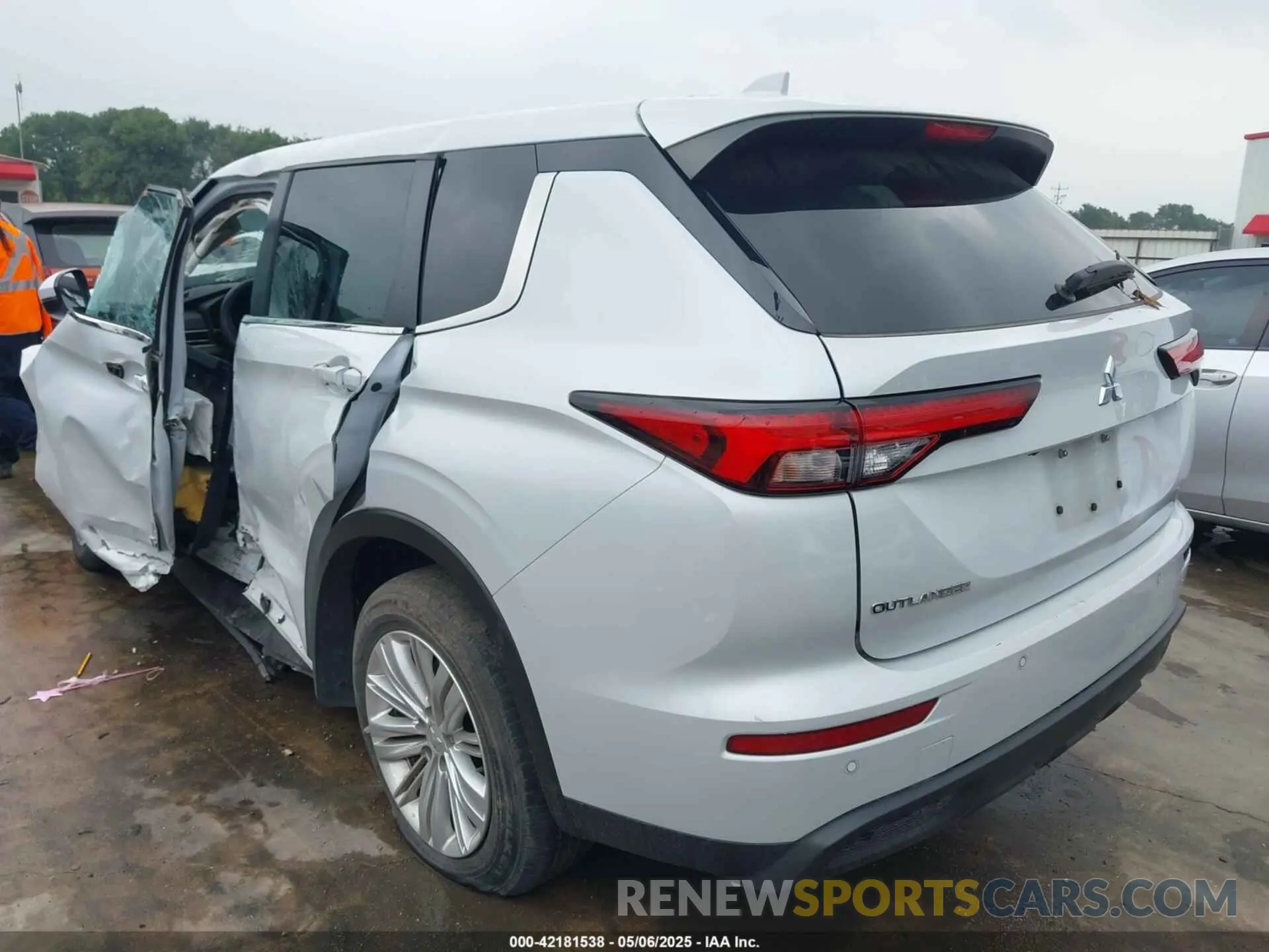 3 Фотография поврежденного автомобиля JA4J3TA8XPZ010519 MITSUBISHI OUTLANDER 2023