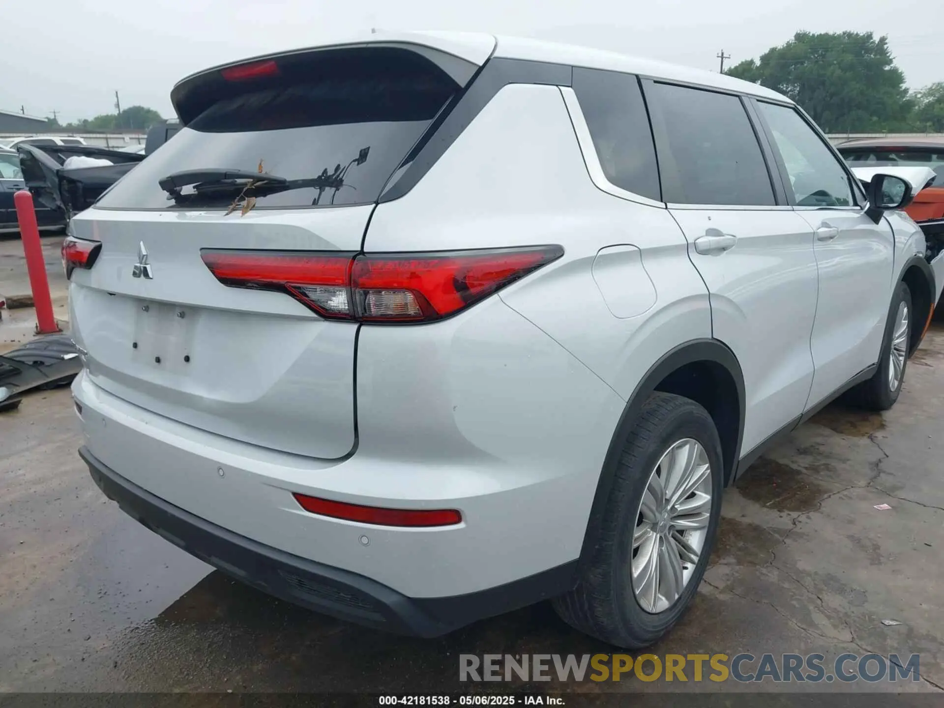 4 Фотография поврежденного автомобиля JA4J3TA8XPZ010519 MITSUBISHI OUTLANDER 2023