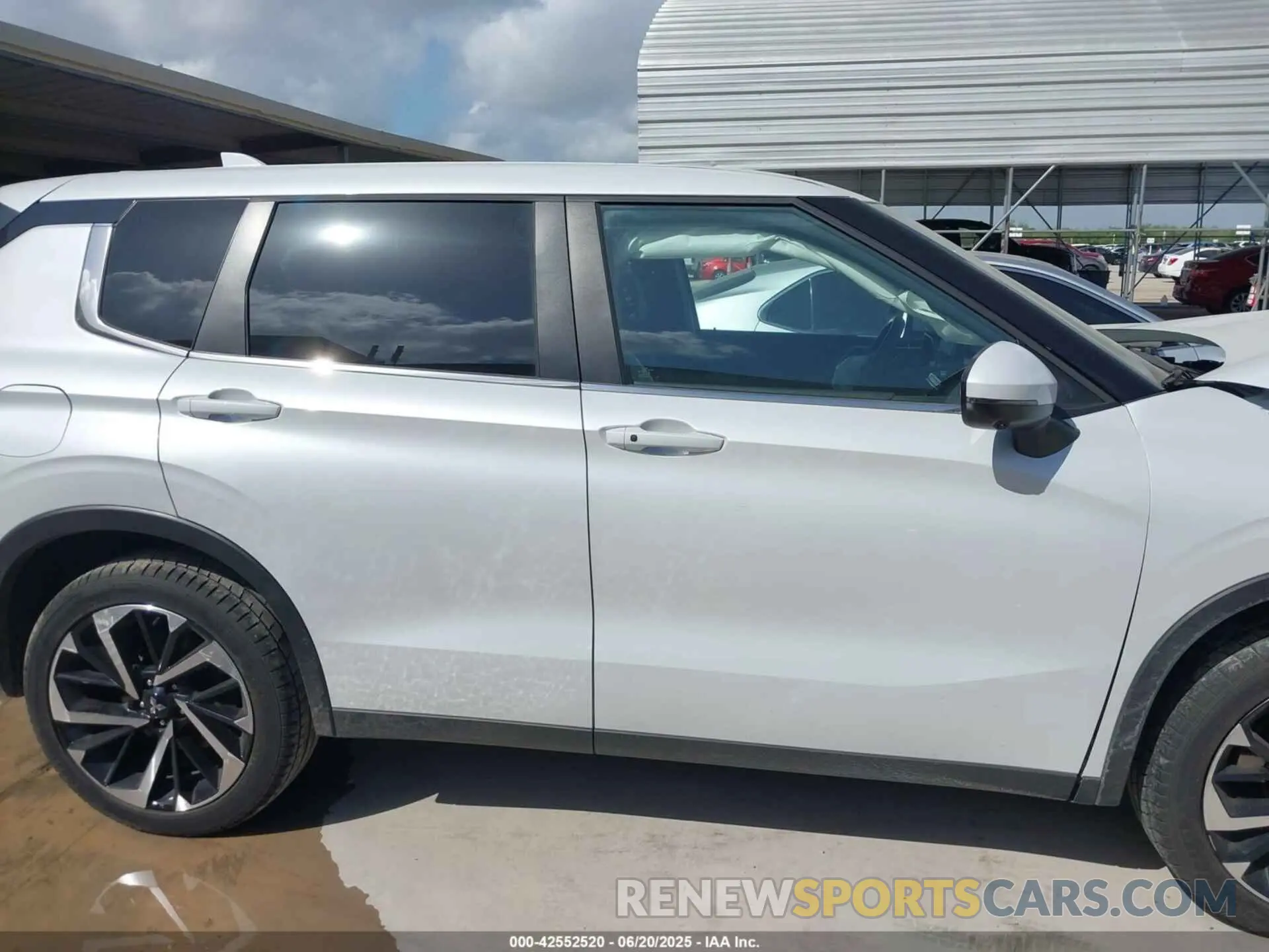 14 Фотография поврежденного автомобиля JA4J3UA81PZ034018 MITSUBISHI OUTLANDER 2023