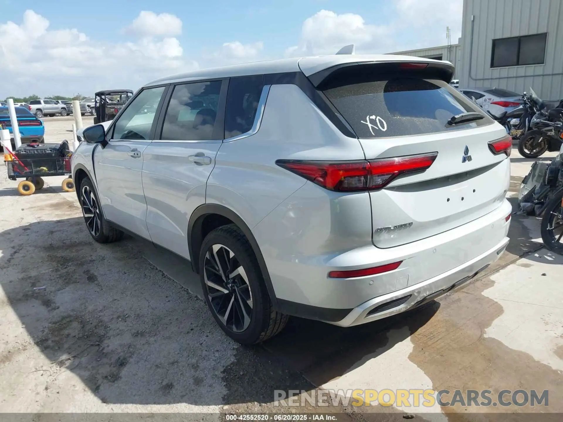 3 Фотография поврежденного автомобиля JA4J3UA81PZ034018 MITSUBISHI OUTLANDER 2023