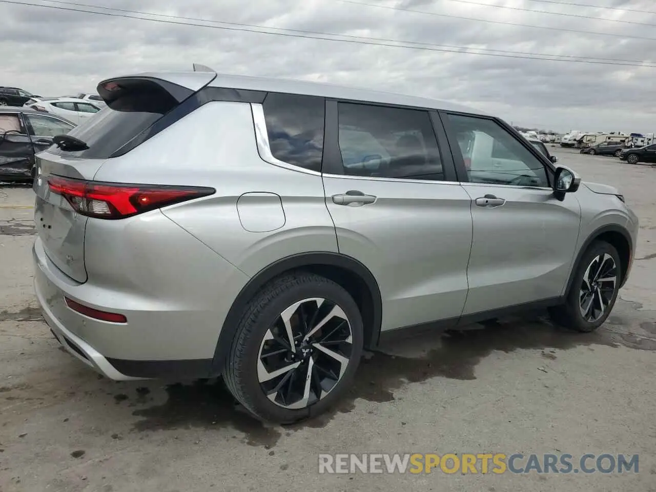 3 Фотография поврежденного автомобиля JA4J3UA83PZ017754 MITSUBISHI OUTLANDER 2023
