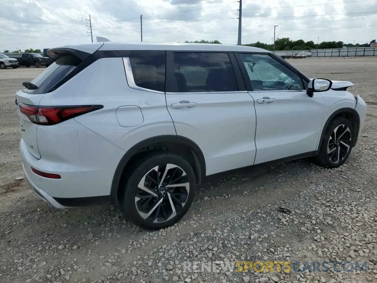 3 Photograph of a damaged car JA4J3UA83PZ061933 MITSUBISHI OUTLANDER 2023