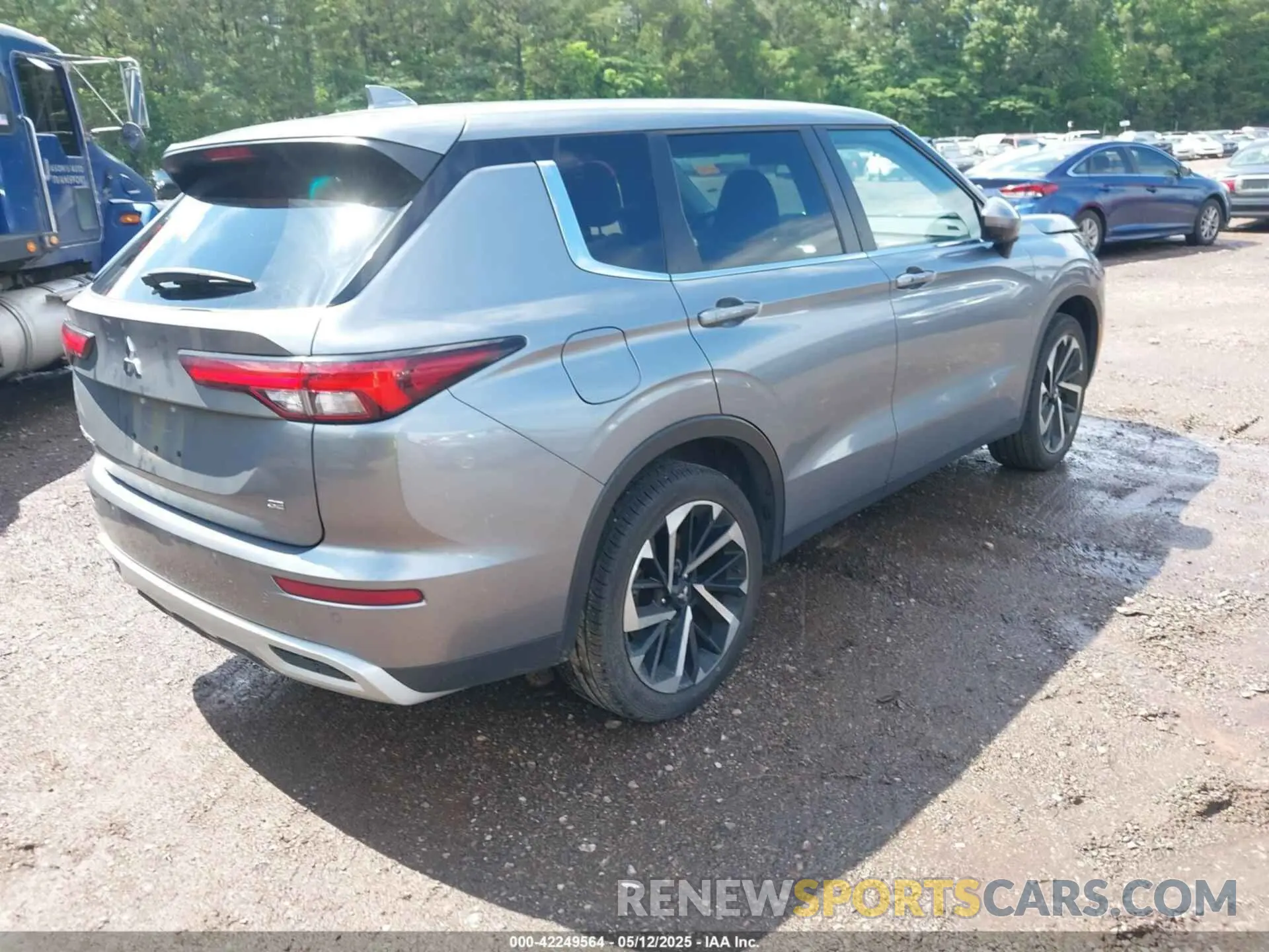4 Photograph of a damaged car JA4J3UA86PZ051185 MITSUBISHI OUTLANDER 2023