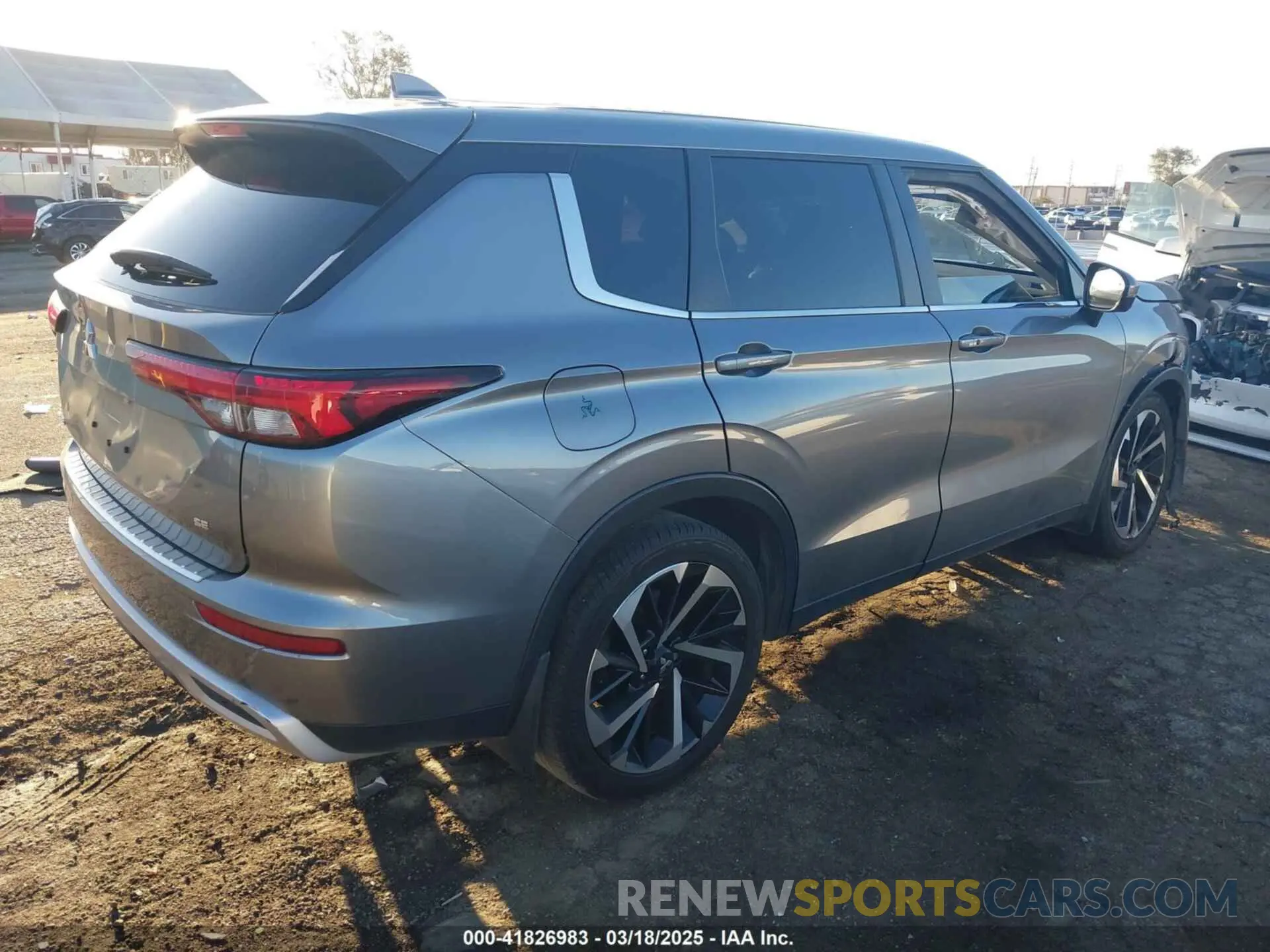 4 Фотография поврежденного автомобиля JA4J3UA87PZ050286 MITSUBISHI OUTLANDER 2023
