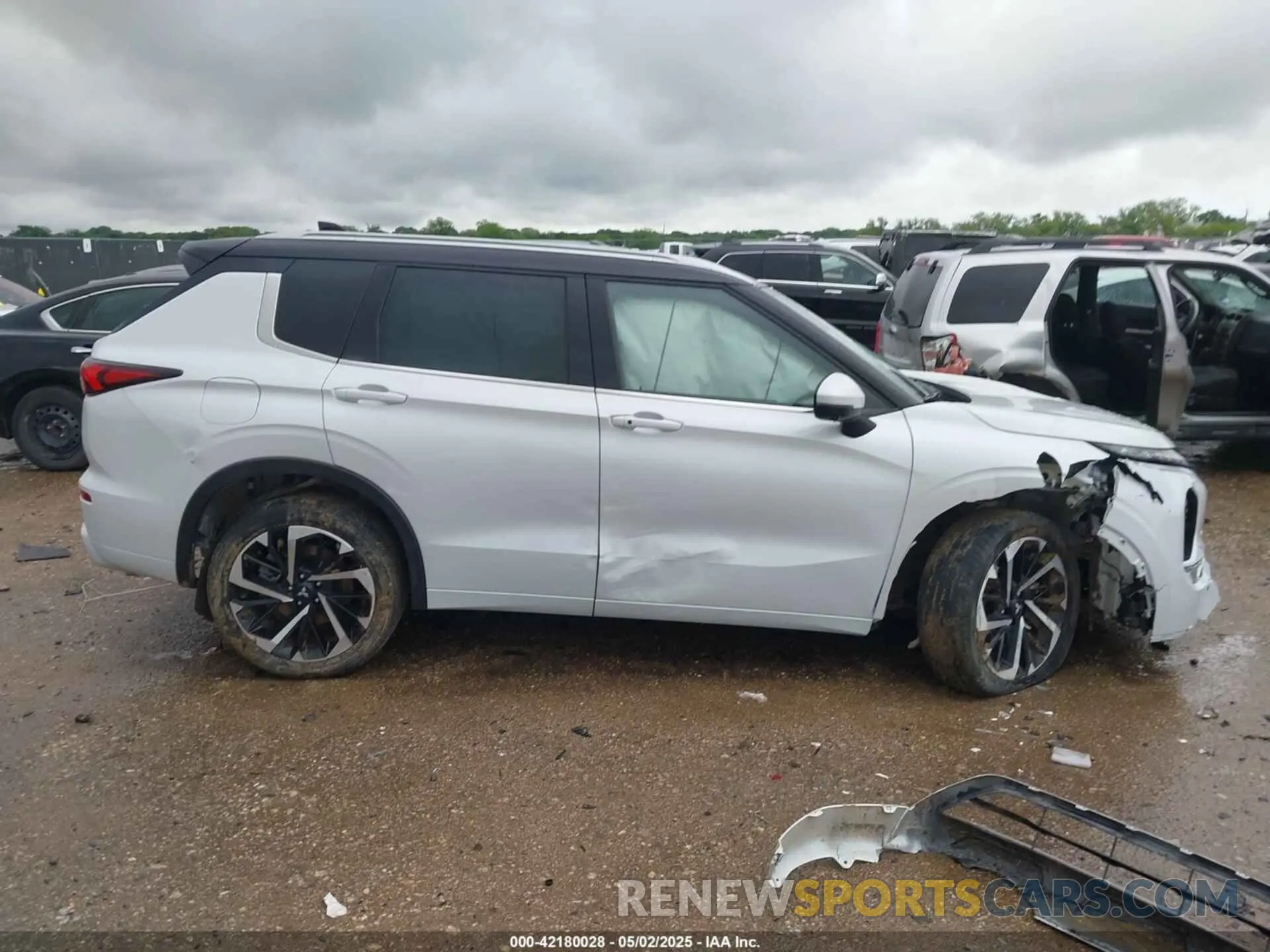 13 Photograph of a damaged car JA4J3VA80PZ022027 MITSUBISHI OUTLANDER 2023