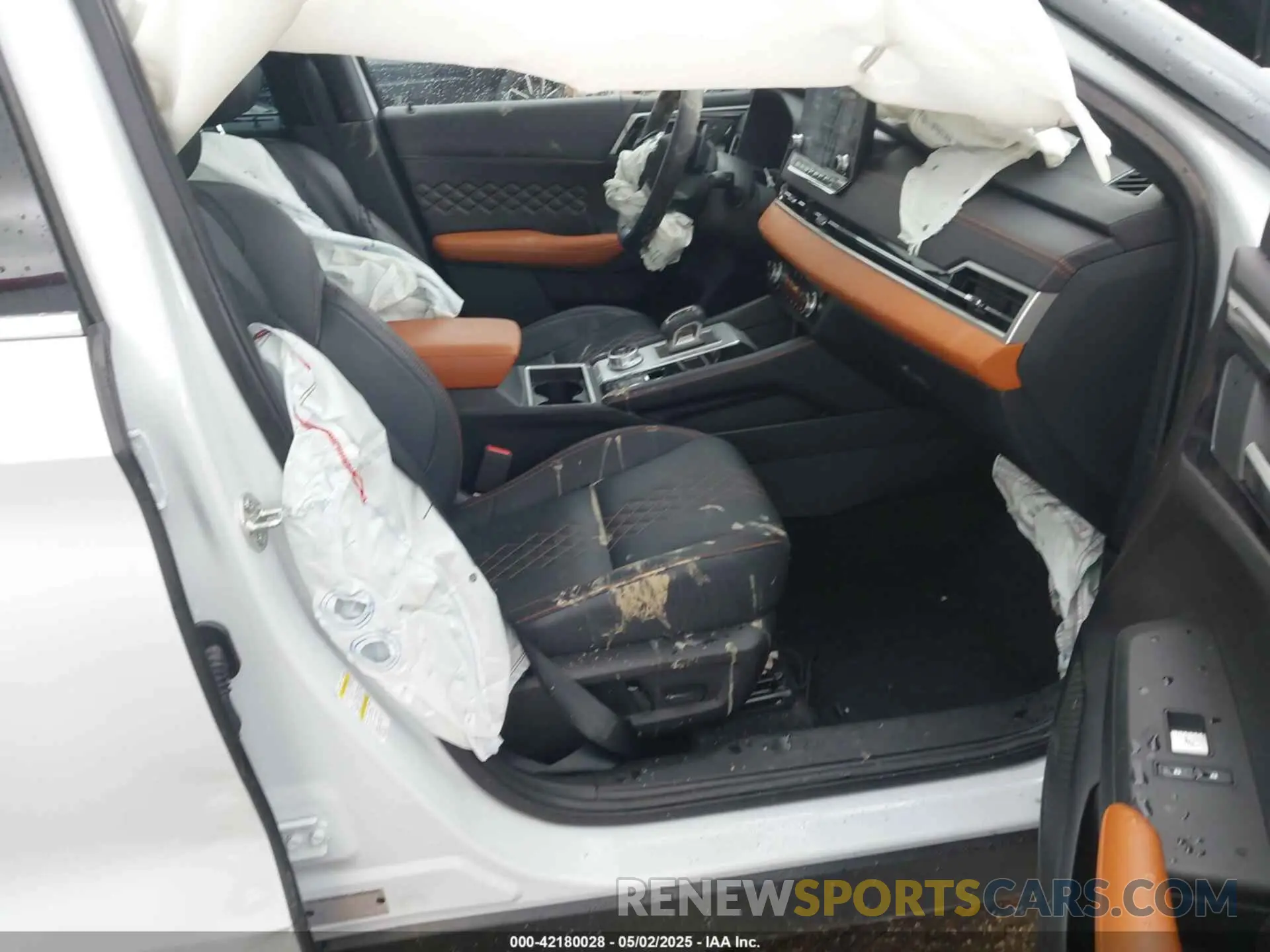 5 Photograph of a damaged car JA4J3VA80PZ022027 MITSUBISHI OUTLANDER 2023