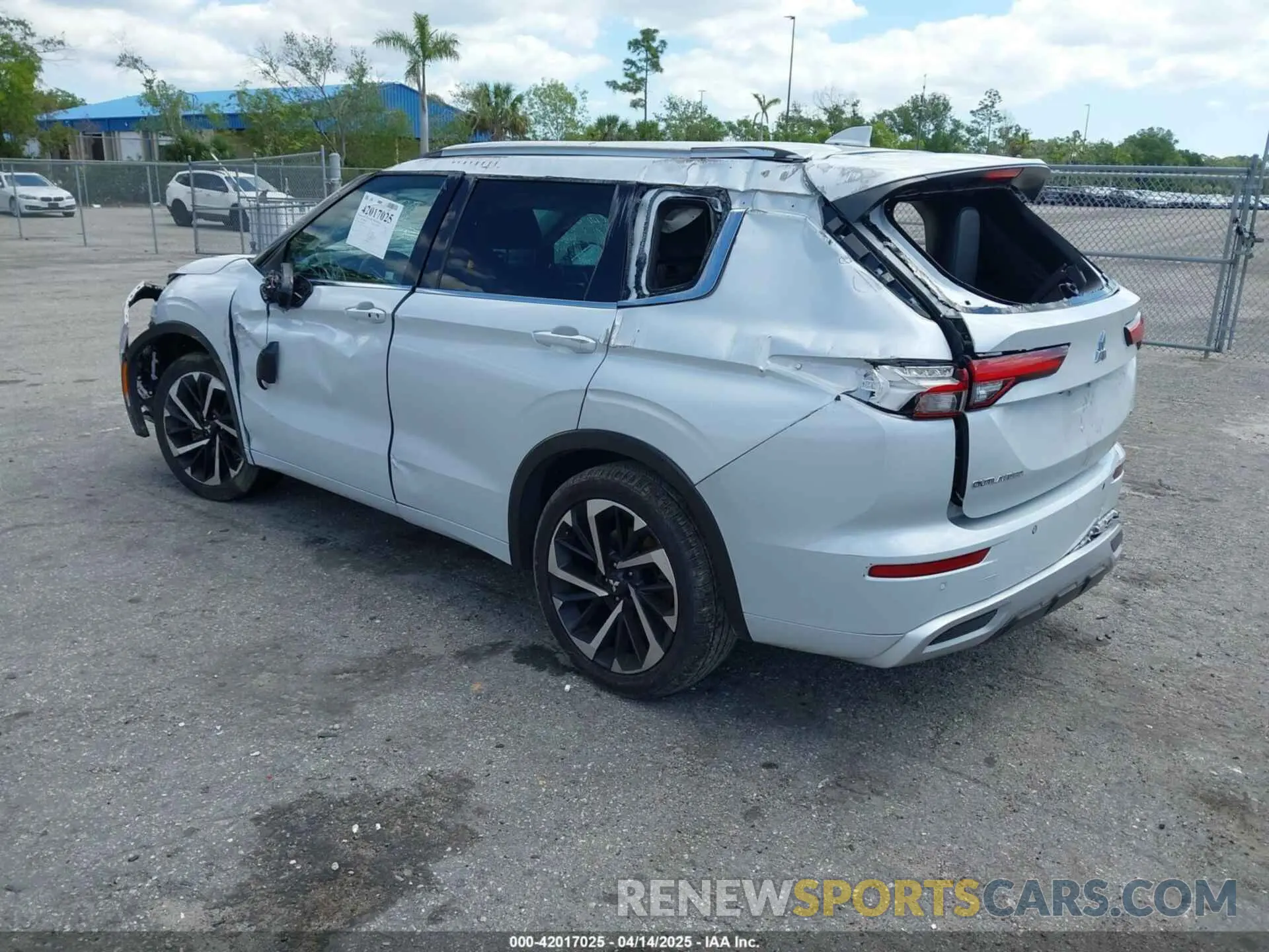3 Фотография поврежденного автомобиля JA4J3VA89PZ009096 MITSUBISHI OUTLANDER 2023