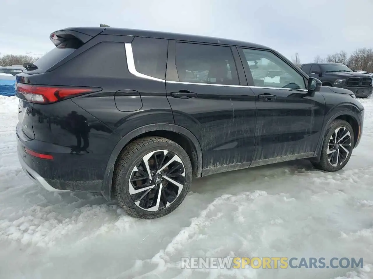 3 Фотография поврежденного автомобиля JA4J4UA80PZ051650 MITSUBISHI OUTLANDER 2023