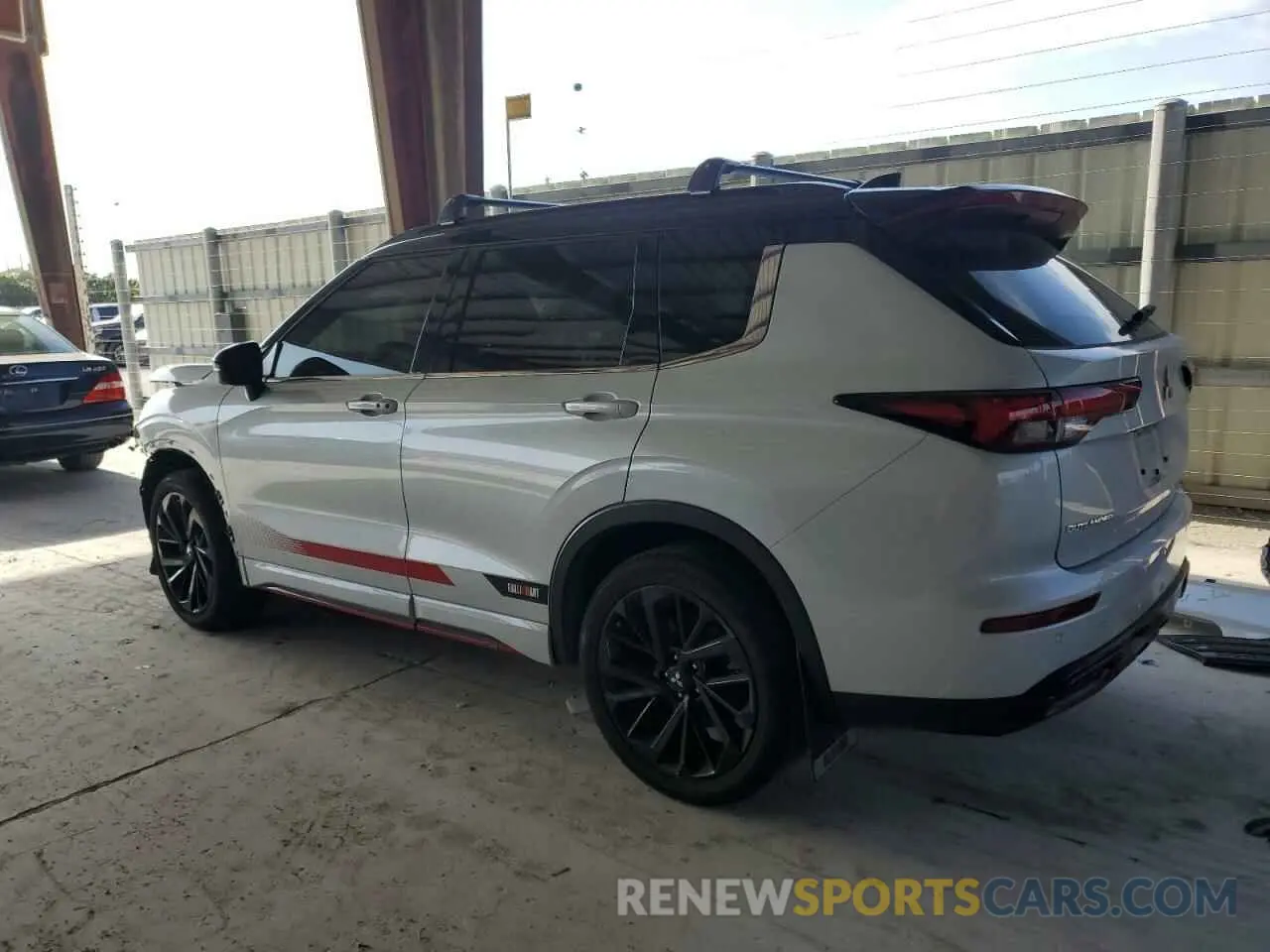 2 Фотография поврежденного автомобиля JA4J4UA81PZ047428 MITSUBISHI OUTLANDER 2023