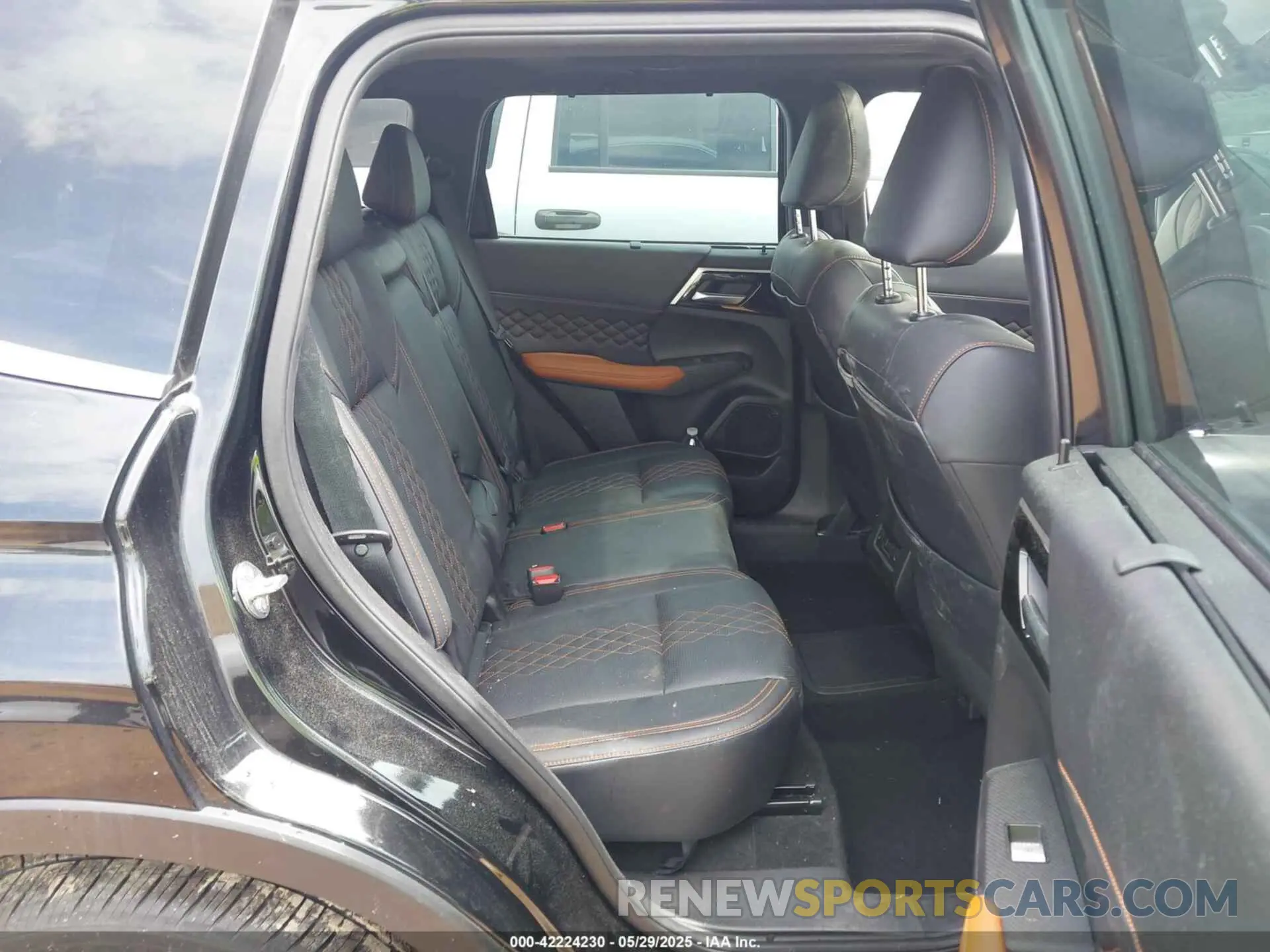 8 Фотография поврежденного автомобиля JA4T5VA90PZ034013 MITSUBISHI OUTLANDER 2023