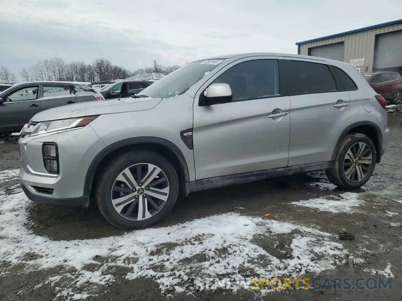 1 Фотография поврежденного автомобиля JA4ARUAU4RU011621 MITSUBISHI OUTLANDER 2024