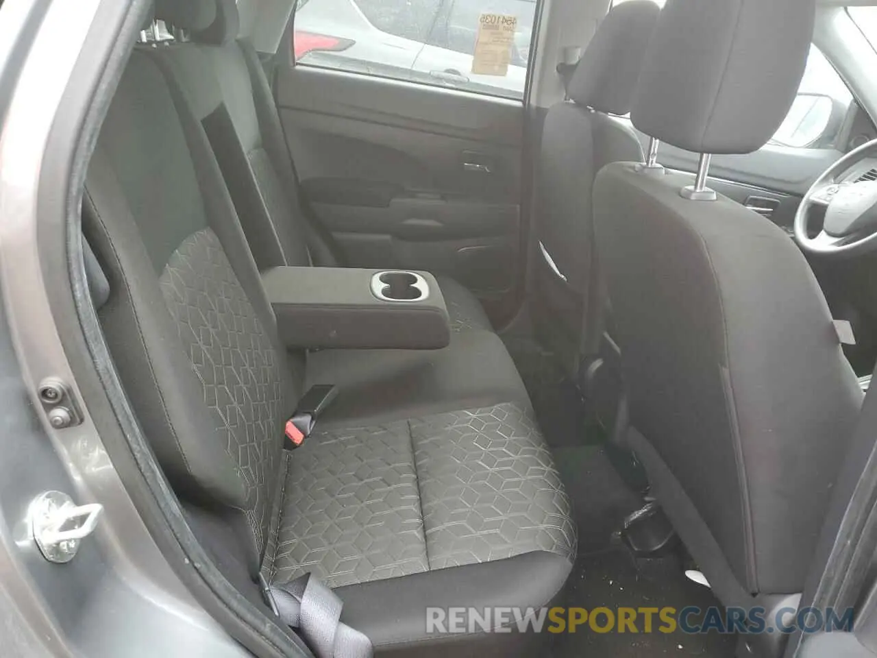 10 Фотография поврежденного автомобиля JA4ARUAU6RU001527 MITSUBISHI OUTLANDER 2024