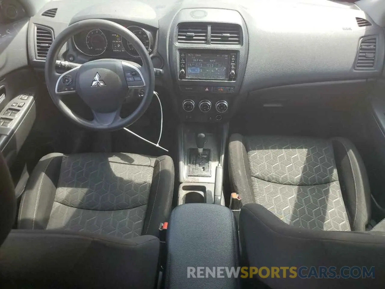 8 Фотография поврежденного автомобиля JA4ARUAU6RU002340 MITSUBISHI OUTLANDER 2024