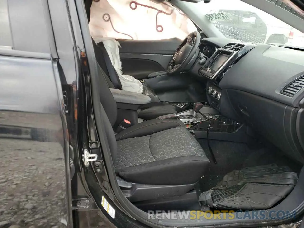 7 Фотография поврежденного автомобиля JA4ARUAU9RU000663 MITSUBISHI OUTLANDER 2024