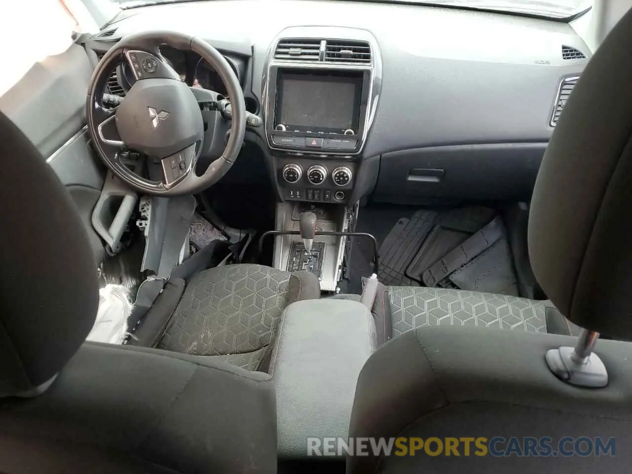8 Фотография поврежденного автомобиля JA4ARUAU9RU000663 MITSUBISHI OUTLANDER 2024