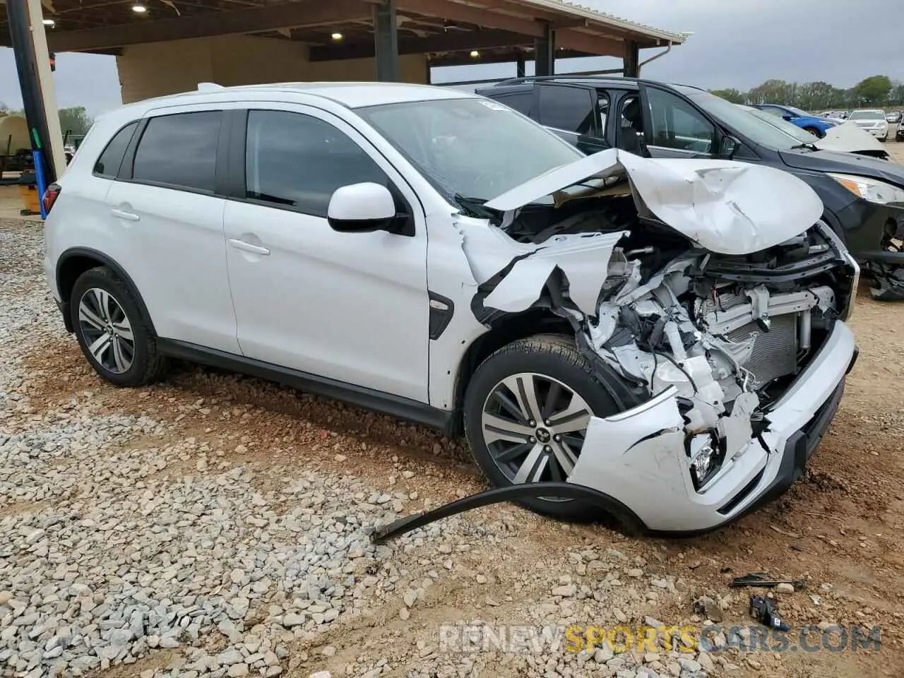 4 Photograph of a damaged car JA4ARUAU9RU017365 MITSUBISHI OUTLANDER 2024