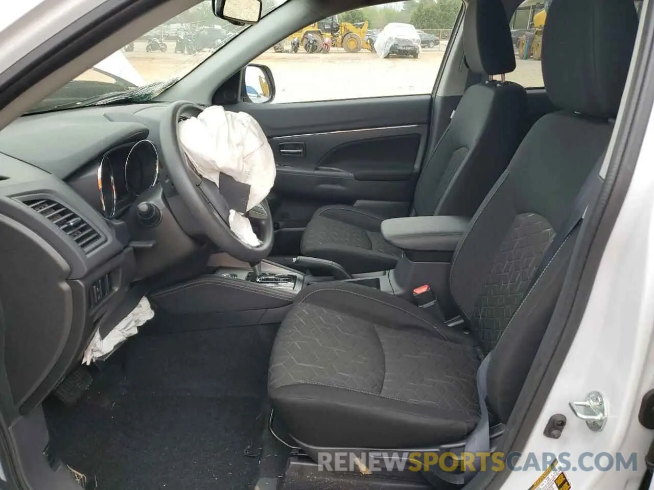 7 Photograph of a damaged car JA4ARUAU9RU017365 MITSUBISHI OUTLANDER 2024