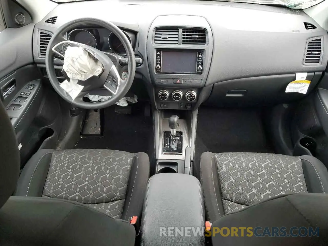 8 Photograph of a damaged car JA4ARUAU9RU017365 MITSUBISHI OUTLANDER 2024