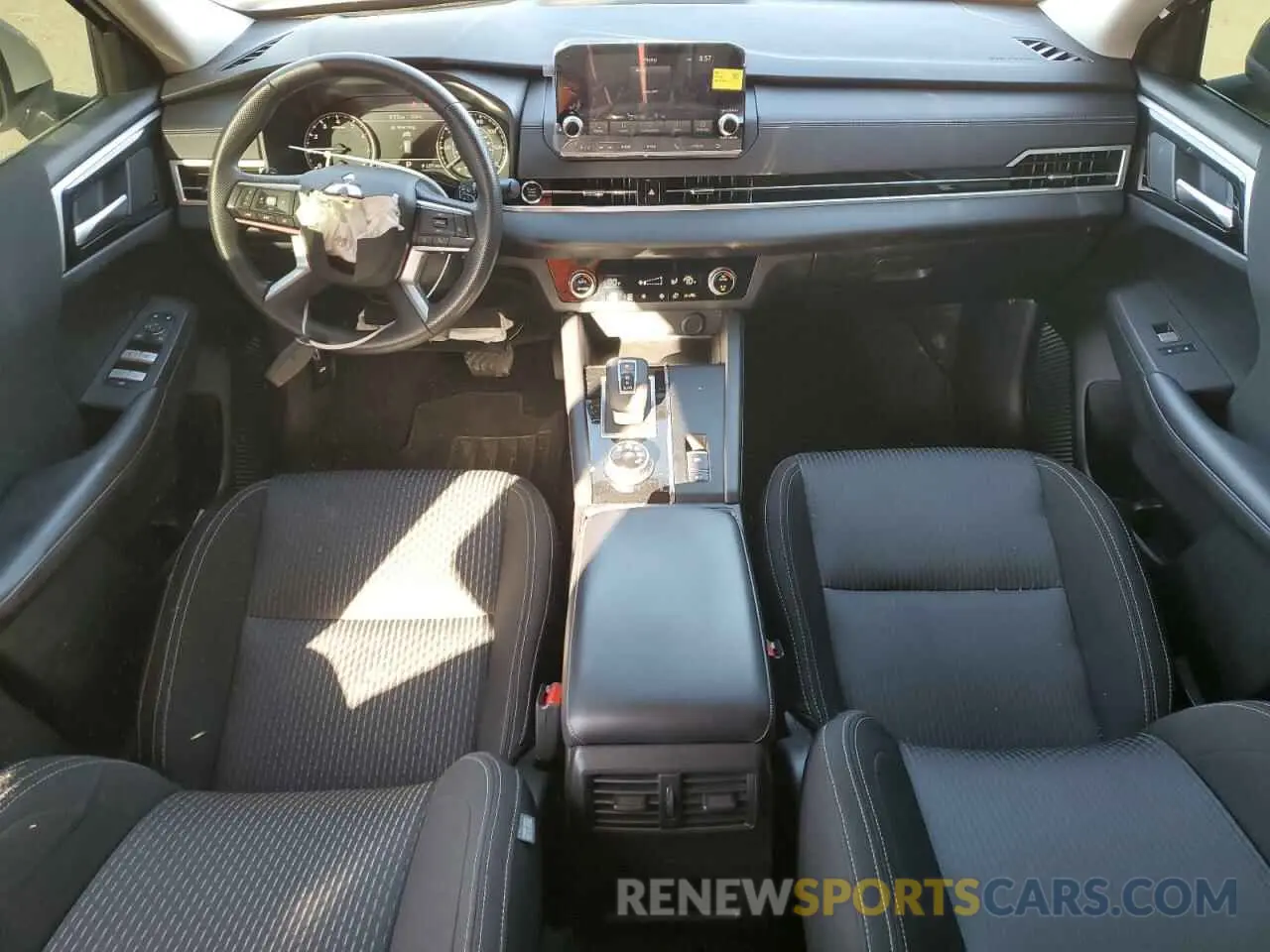 8 Фотография поврежденного автомобиля JA4J3UA84RZ080459 MITSUBISHI OUTLANDER 2024