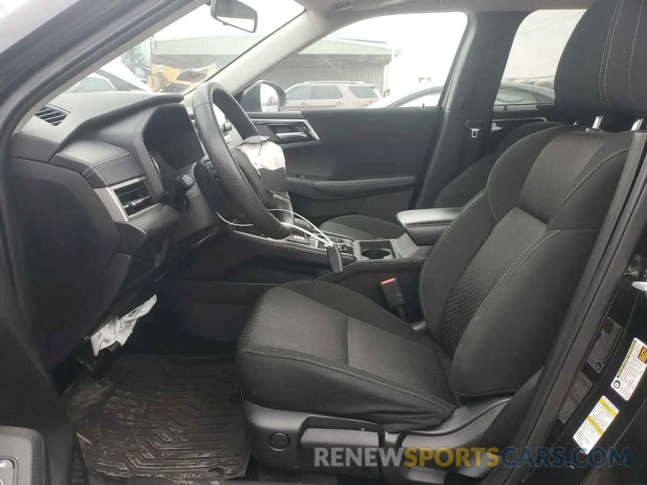 7 Фотография поврежденного автомобиля JA4J3UA85RZ026247 MITSUBISHI OUTLANDER 2024