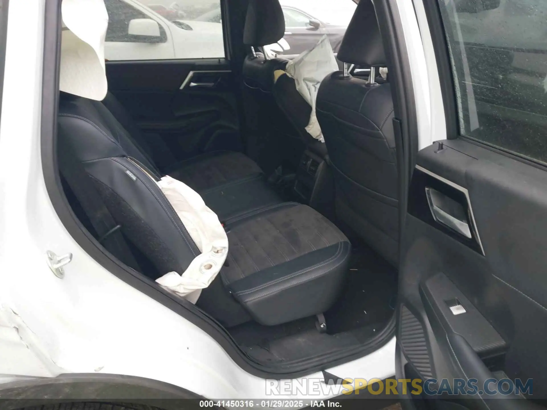 8 Photograph of a damaged car JA4J3VA81RZ007653 MITSUBISHI OUTLANDER 2024