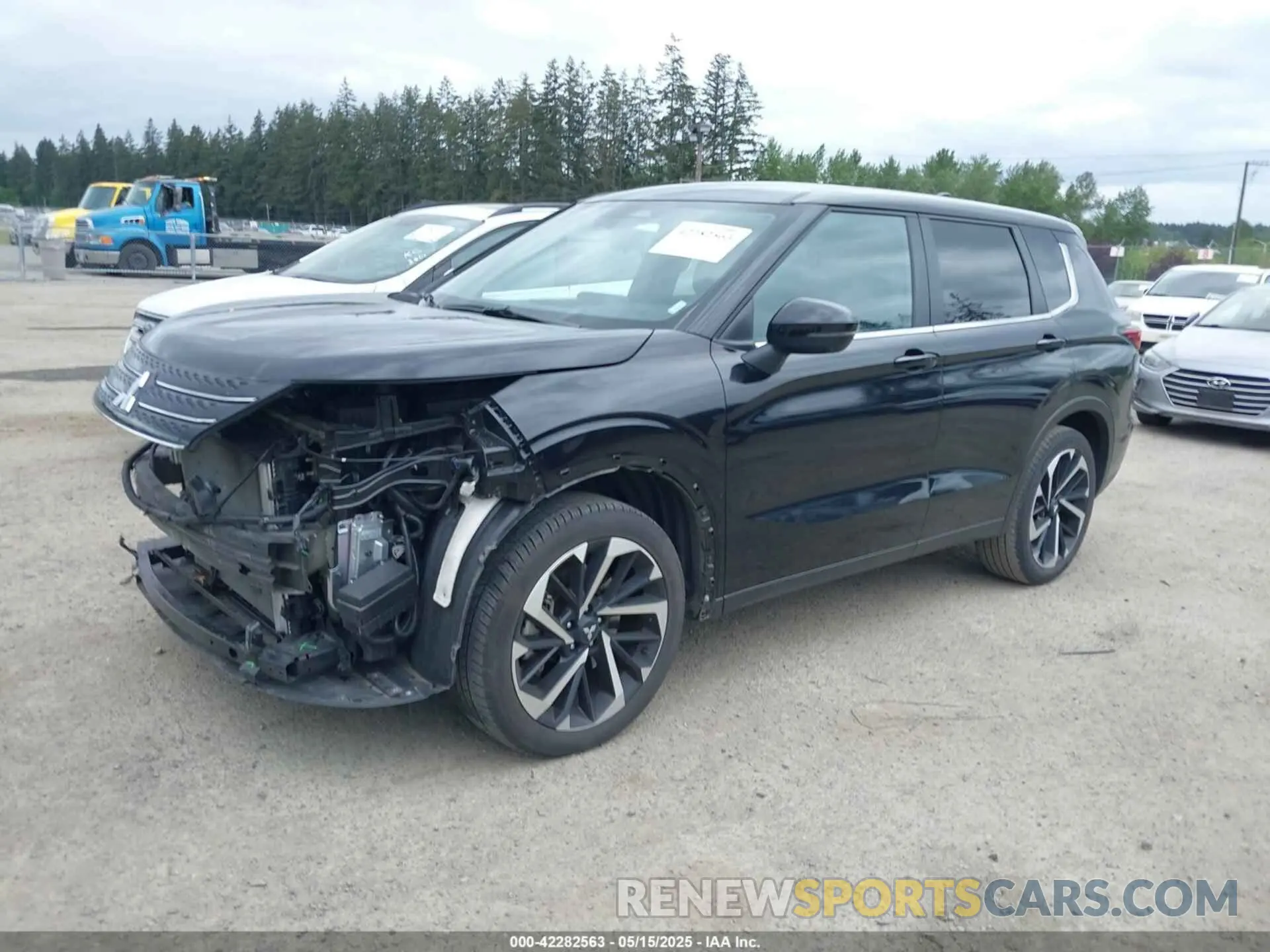 2 Фотография поврежденного автомобиля JA4J3VA81RZ046615 MITSUBISHI OUTLANDER 2024