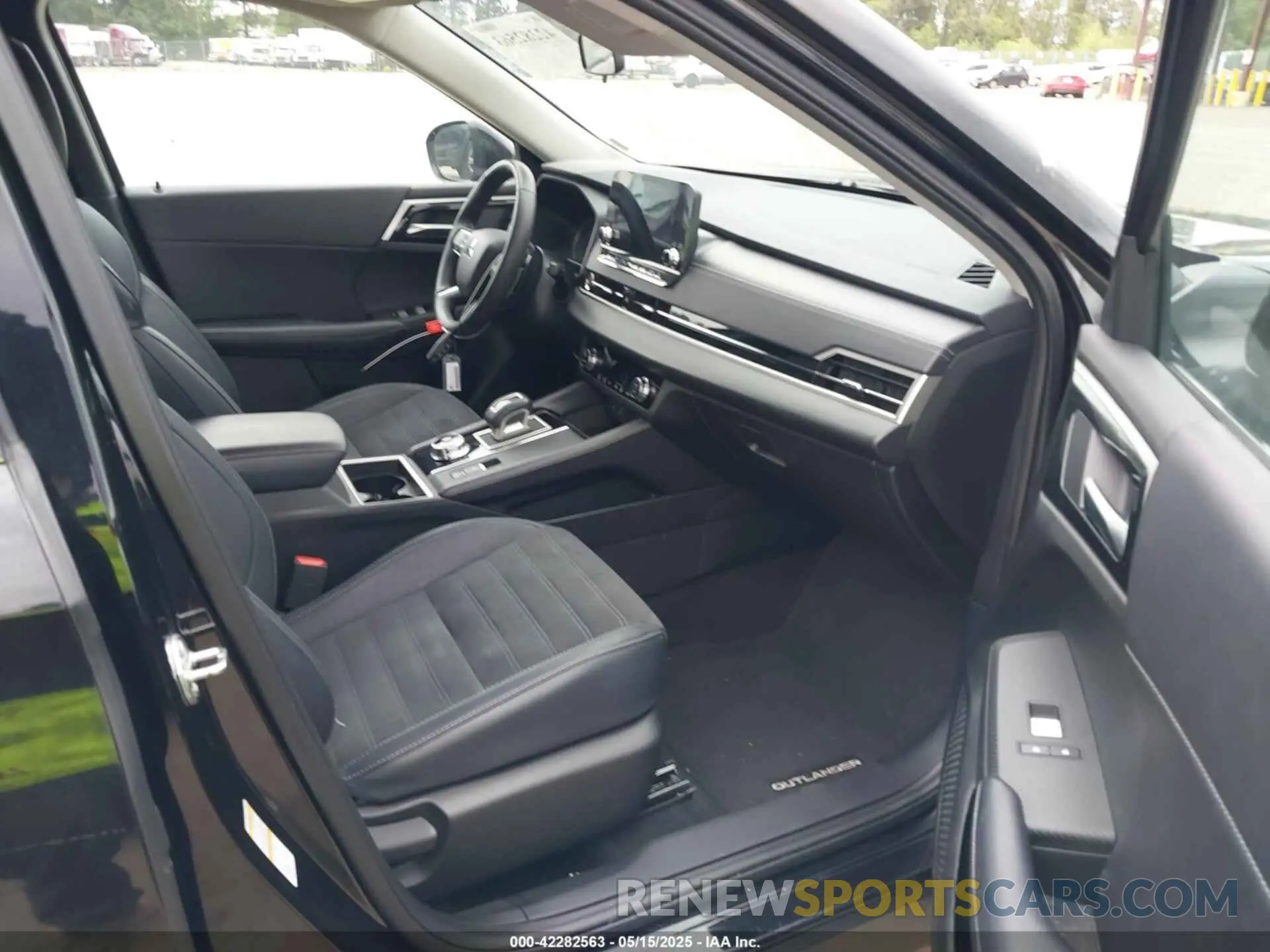 5 Фотография поврежденного автомобиля JA4J3VA81RZ046615 MITSUBISHI OUTLANDER 2024