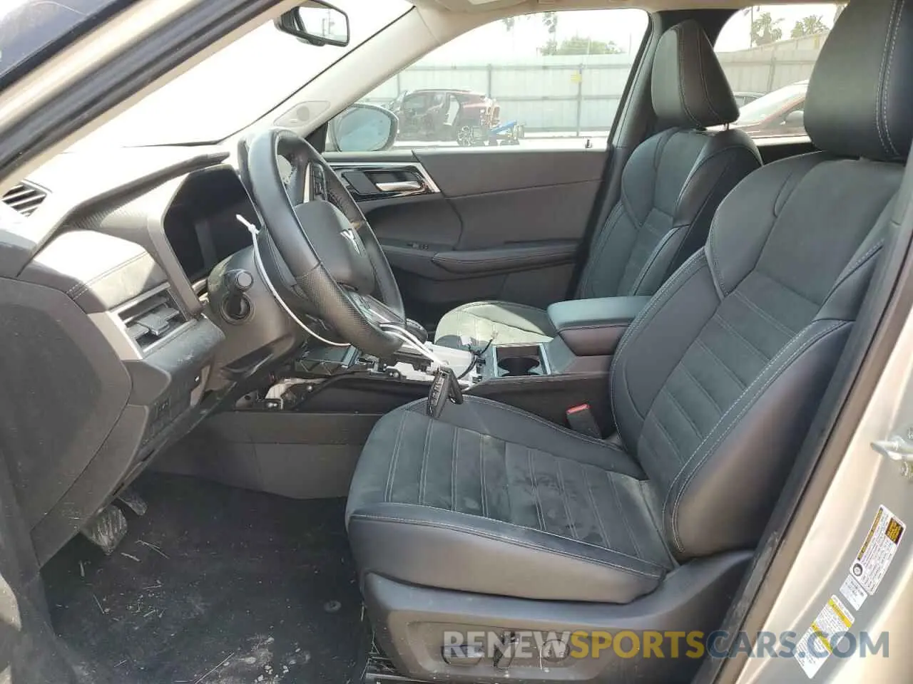 7 Photograph of a damaged car JA4J3VA82RZ035364 MITSUBISHI OUTLANDER 2024
