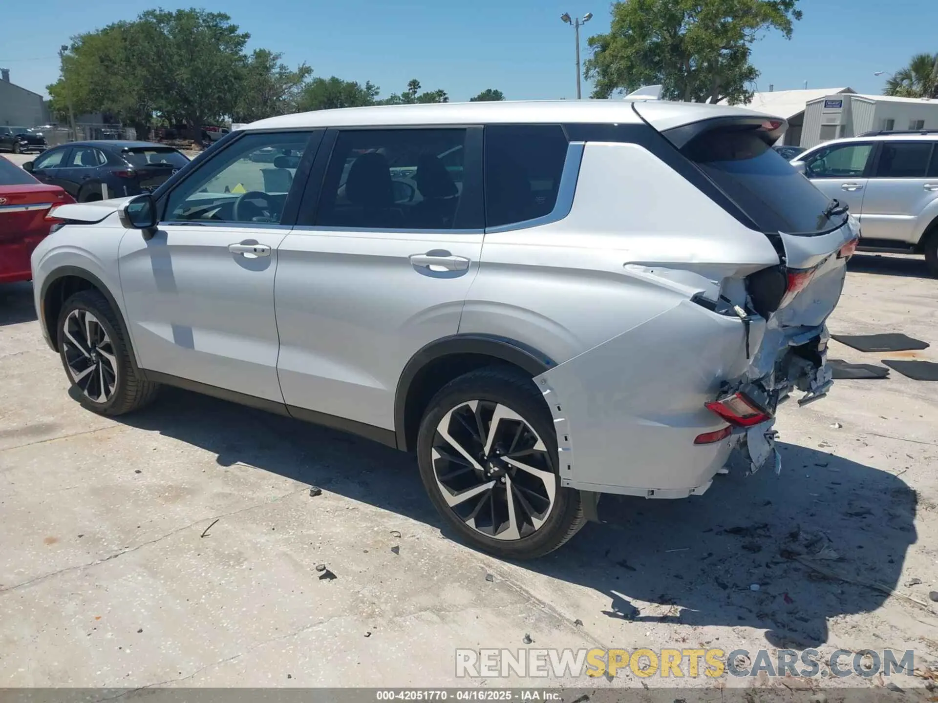 3 Фотография поврежденного автомобиля JA4J3VA82RZ085066 MITSUBISHI OUTLANDER 2024