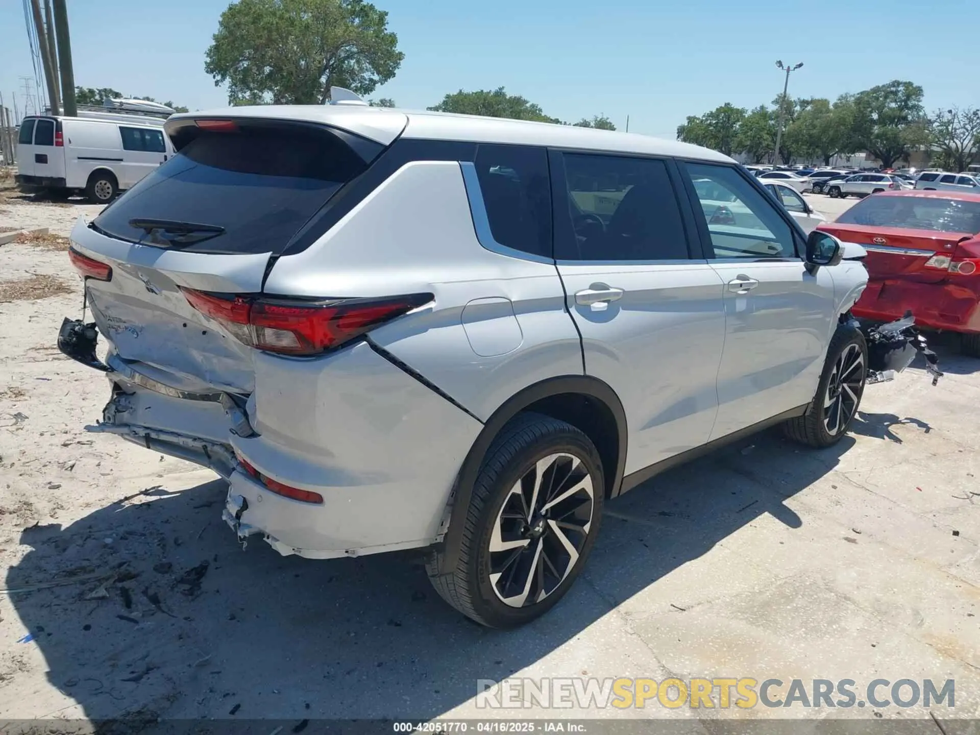 4 Фотография поврежденного автомобиля JA4J3VA82RZ085066 MITSUBISHI OUTLANDER 2024