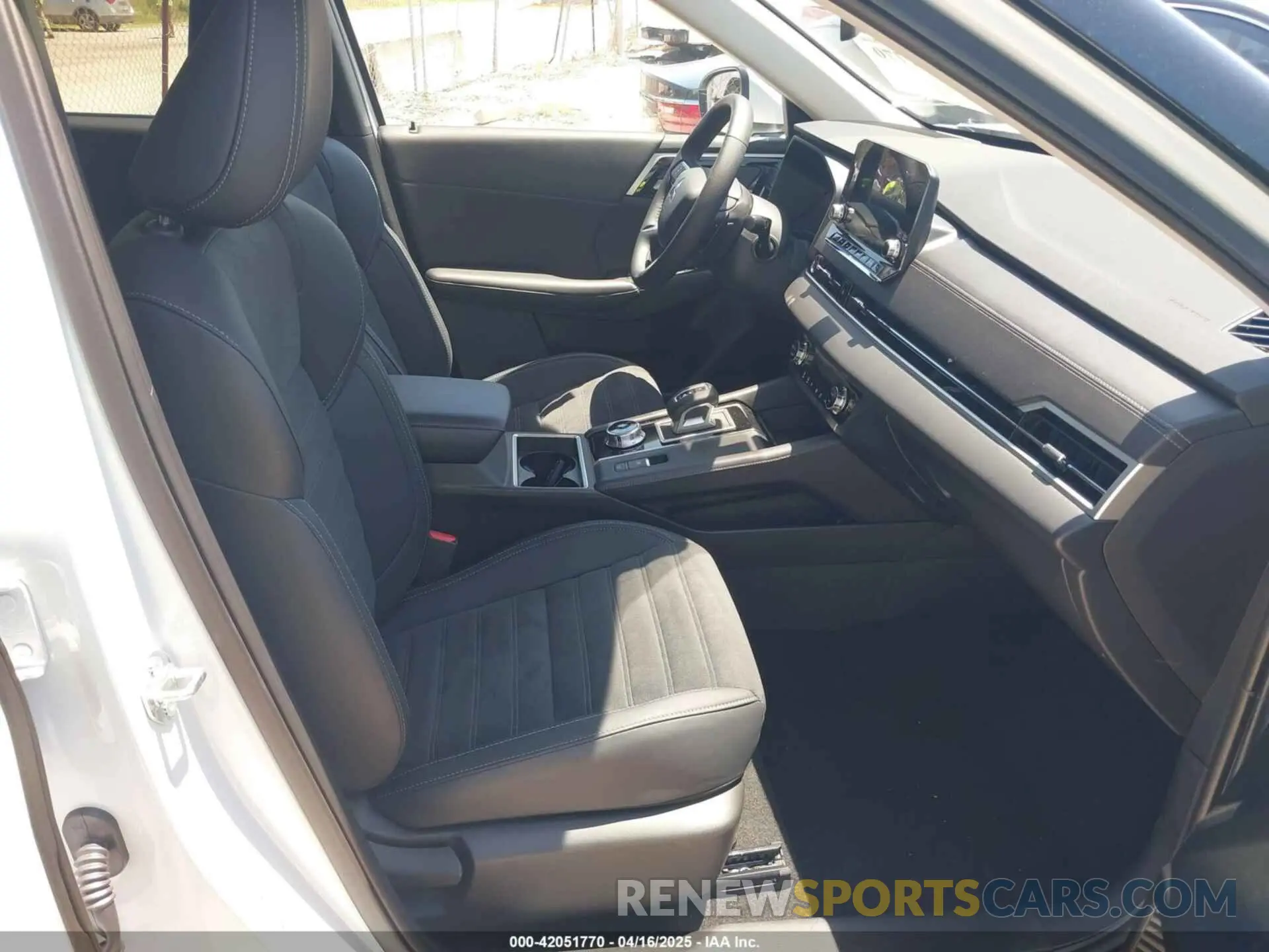 5 Фотография поврежденного автомобиля JA4J3VA82RZ085066 MITSUBISHI OUTLANDER 2024
