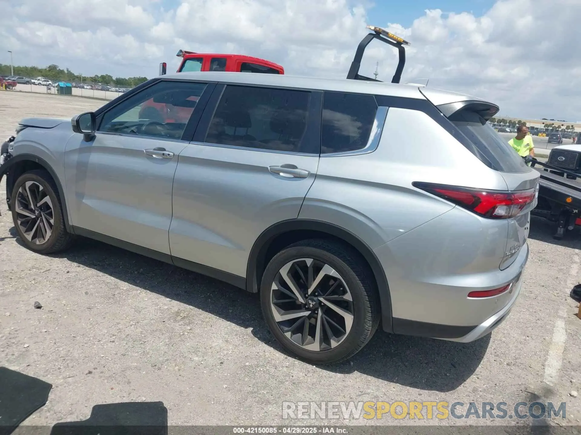 3 Фотография поврежденного автомобиля JA4J3VA87RZ012811 MITSUBISHI OUTLANDER 2024