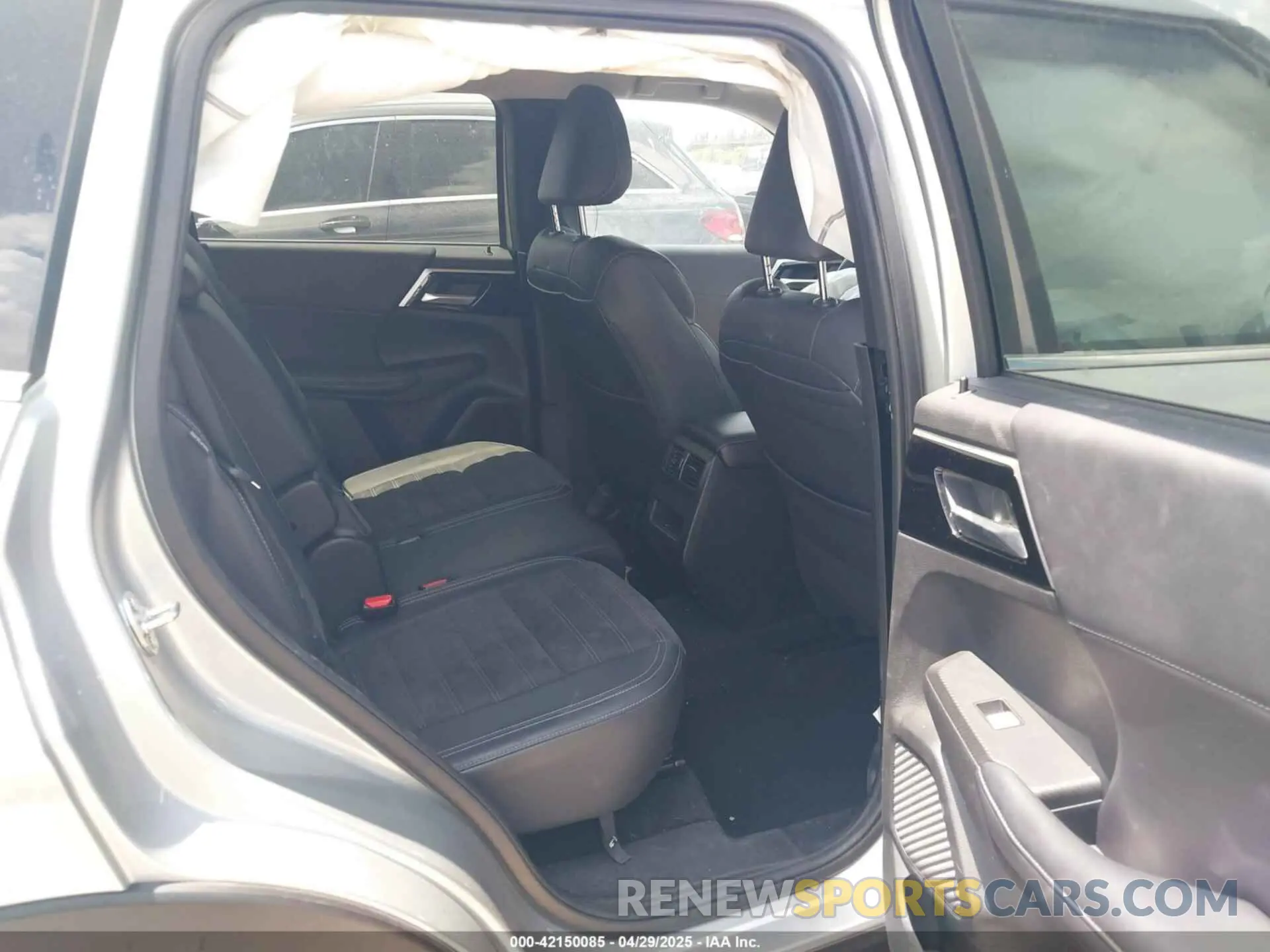 8 Фотография поврежденного автомобиля JA4J3VA87RZ012811 MITSUBISHI OUTLANDER 2024