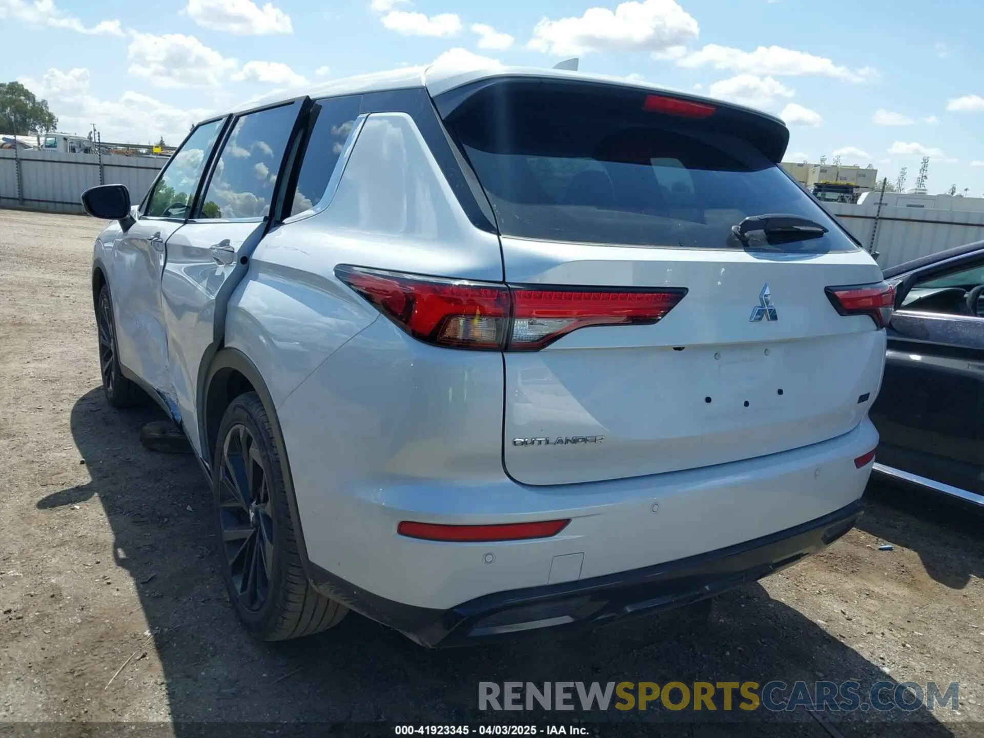 3 Фотография поврежденного автомобиля JA4J3VA89RZ080284 MITSUBISHI OUTLANDER 2024