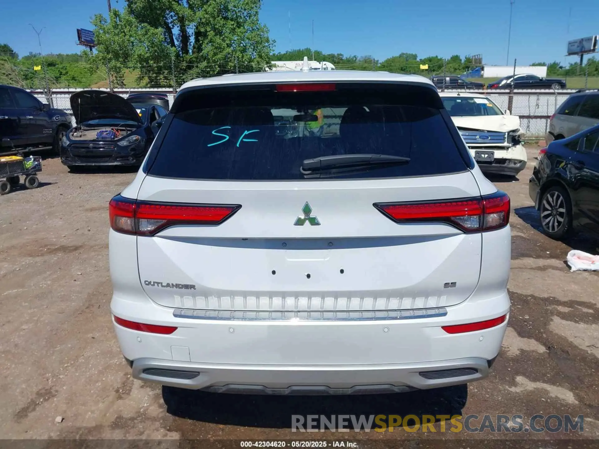 17 Photograph of a damaged car JA4J3VA89RZ089339 MITSUBISHI OUTLANDER 2024